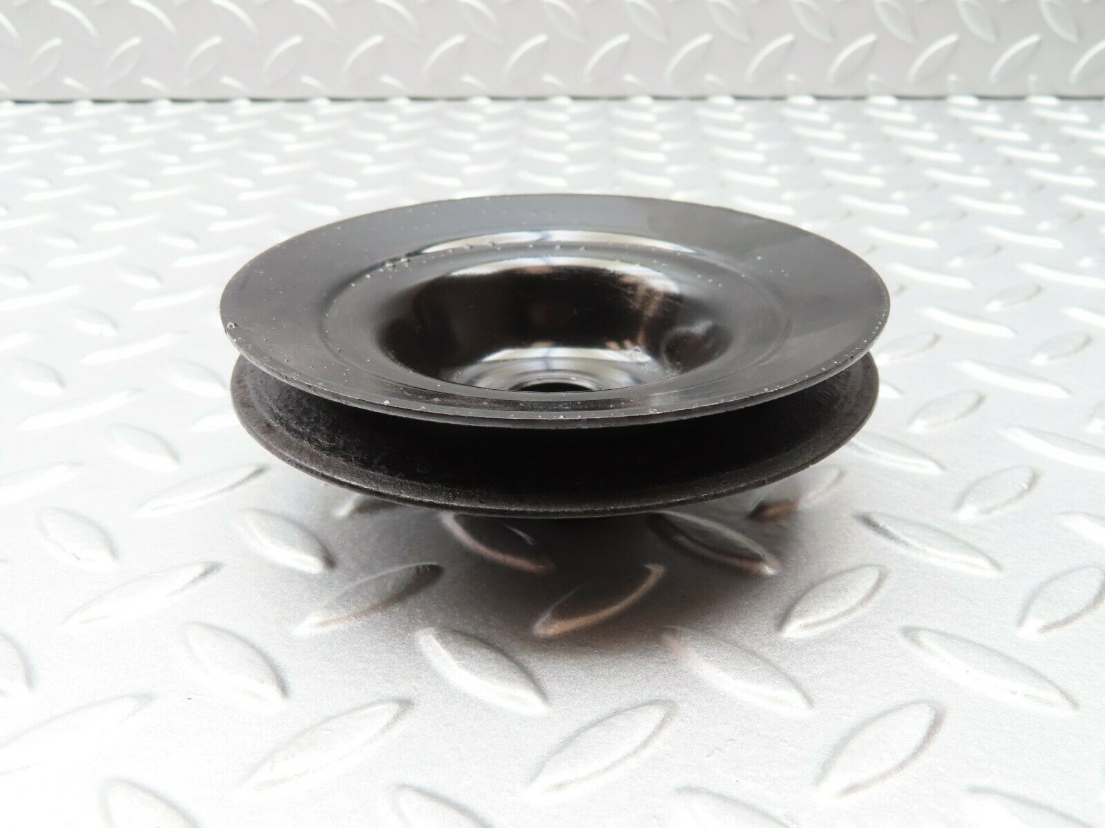 4447 Mercedes-Benz W123 230E  Power Steering Pump Pulley 1022300015