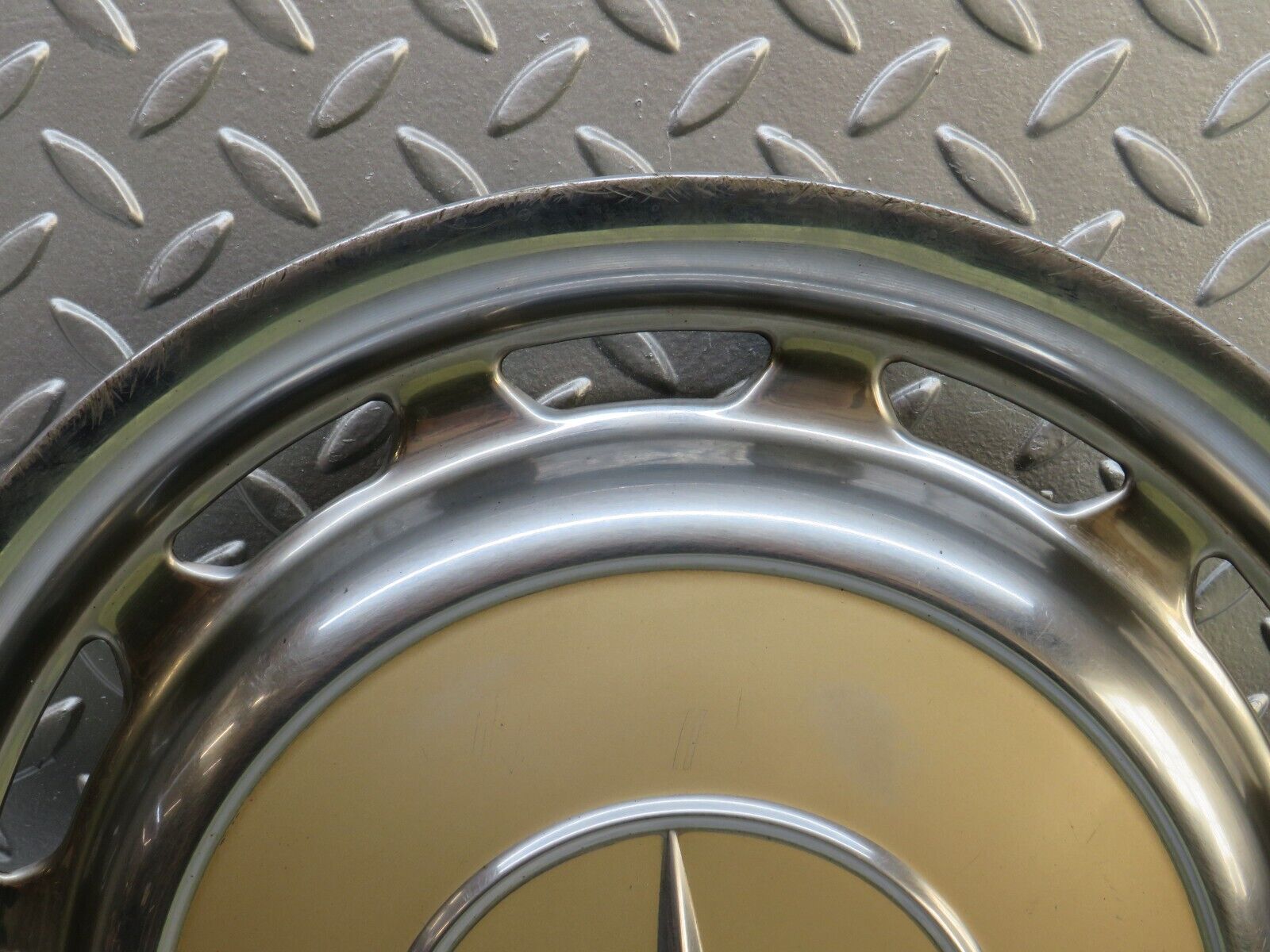 28408 Mercedes-Benz S123 240D Wagon Wheel Trim Hub Cap 14"