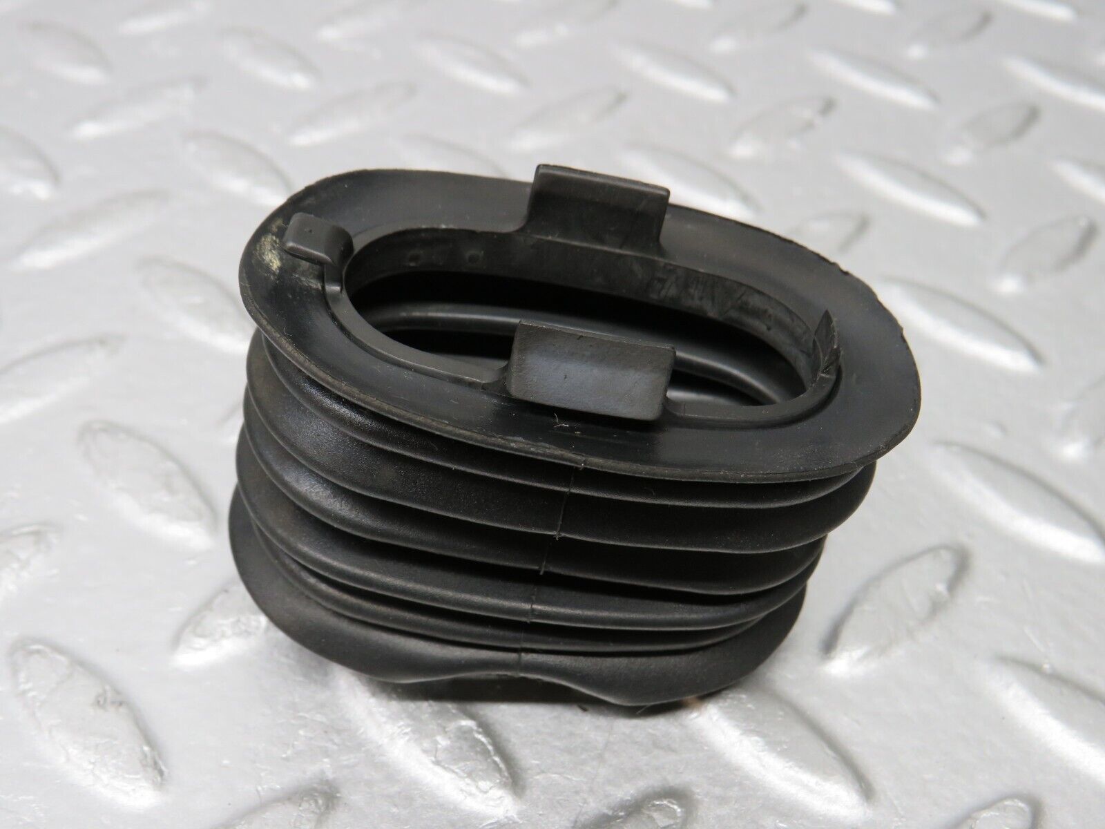 38138 Mercedes-Benz A124 320E Cabriolet Front Door Wire Protector Rubber  1248210197