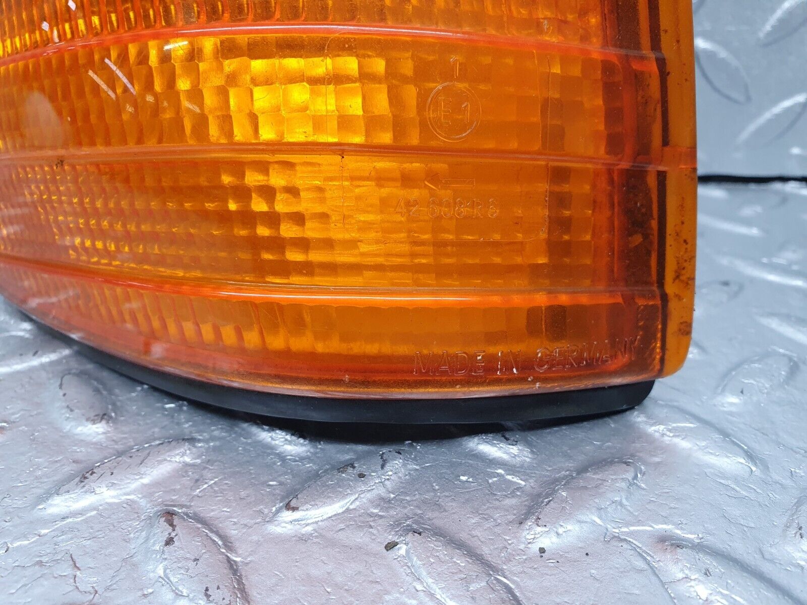 40953 Mercedes-Benz W126 300SE Indicator Light Front Right Bosch 1305233062