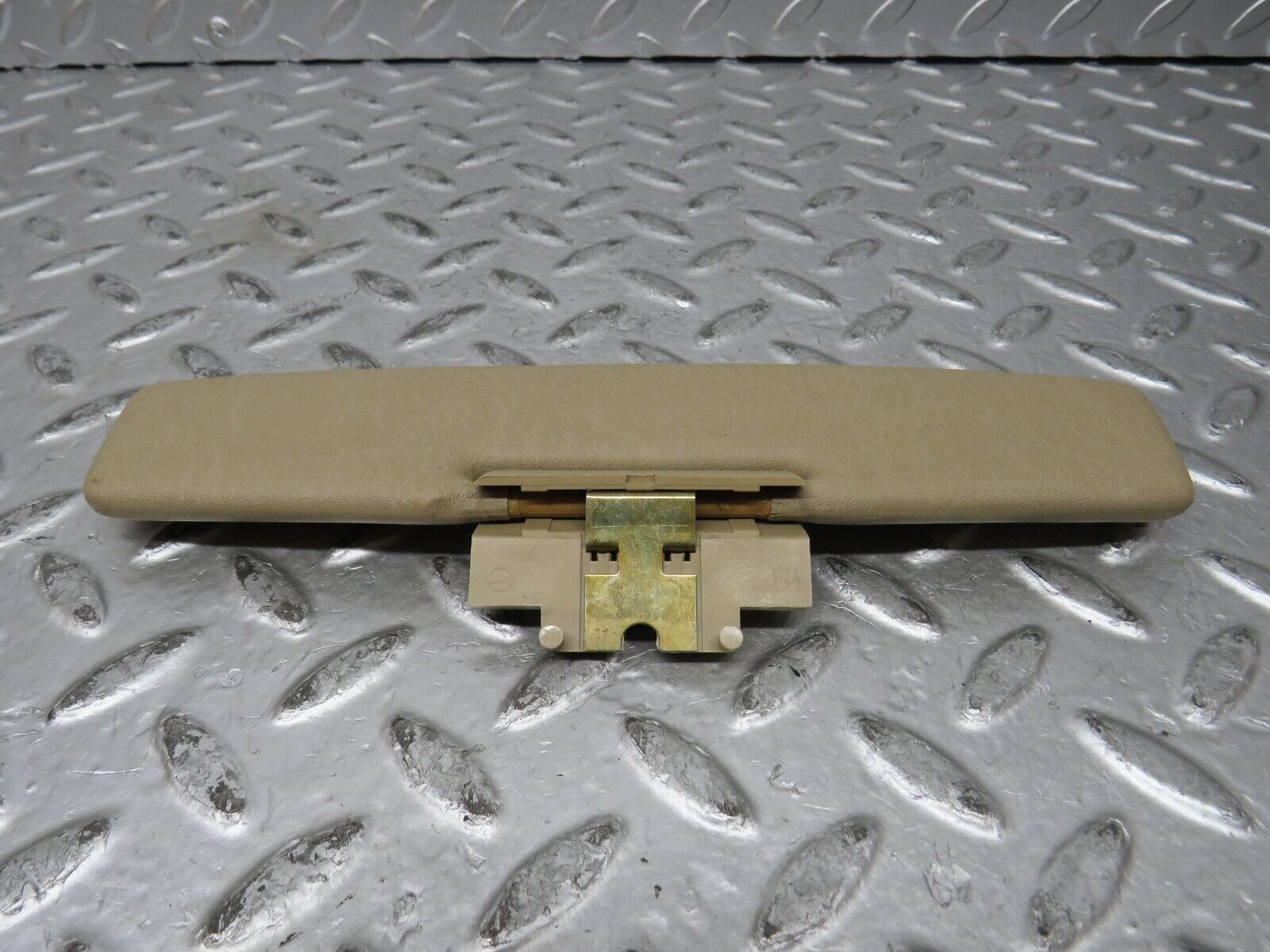 27591 Mercedes-Benz S124 300TE Wagon Middle Sun Visor Beige