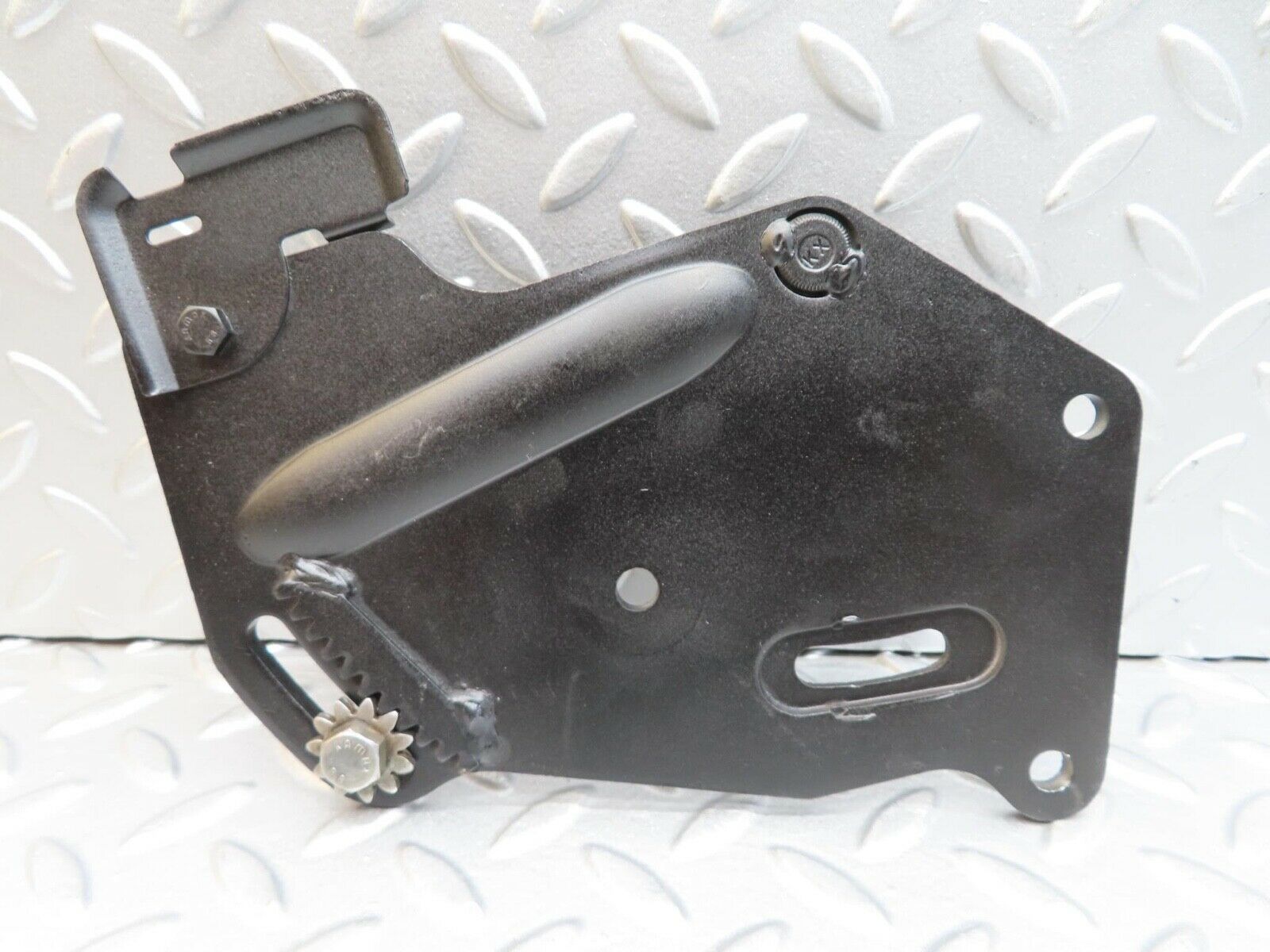 14435 Mercedes-Benz W116 350SE Power Steering Pump Bracket