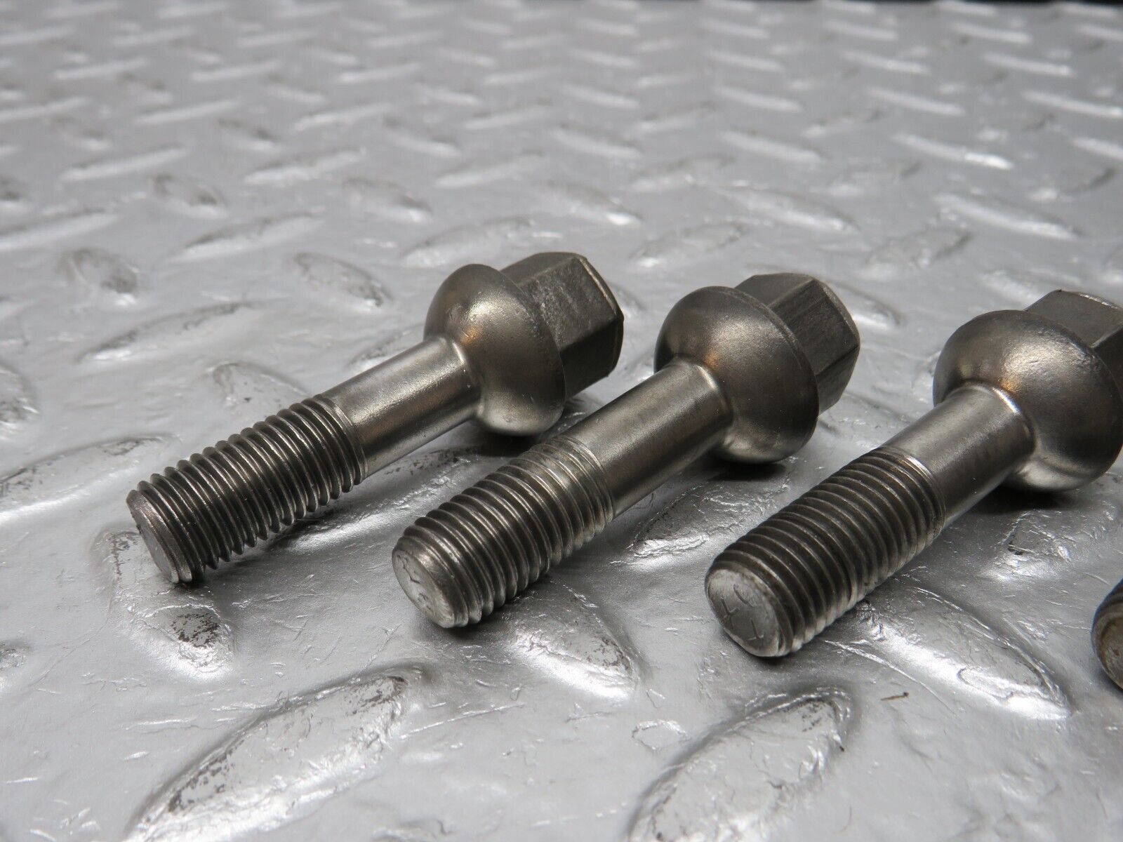 32641 Mercedes-Benz 5x Alloy Wheel Lug Bolt M12x1.5