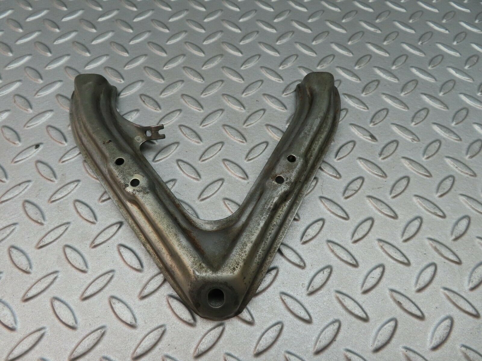 5637 Mercedes-Benz W124 230E Air Intake Manifold Bracket