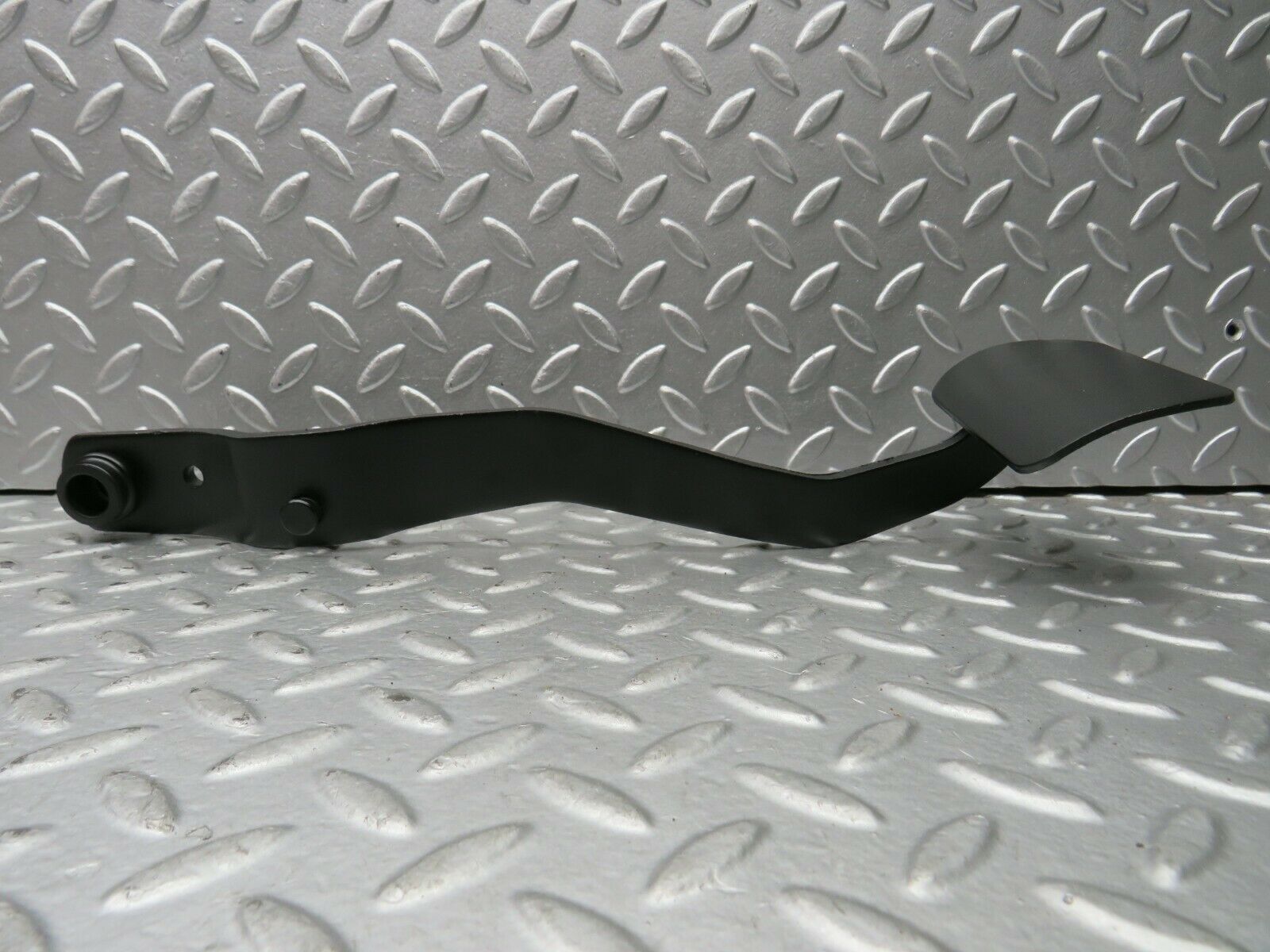 22138 Mercedes-Benz S123 280TE Wagon Brake Pedal