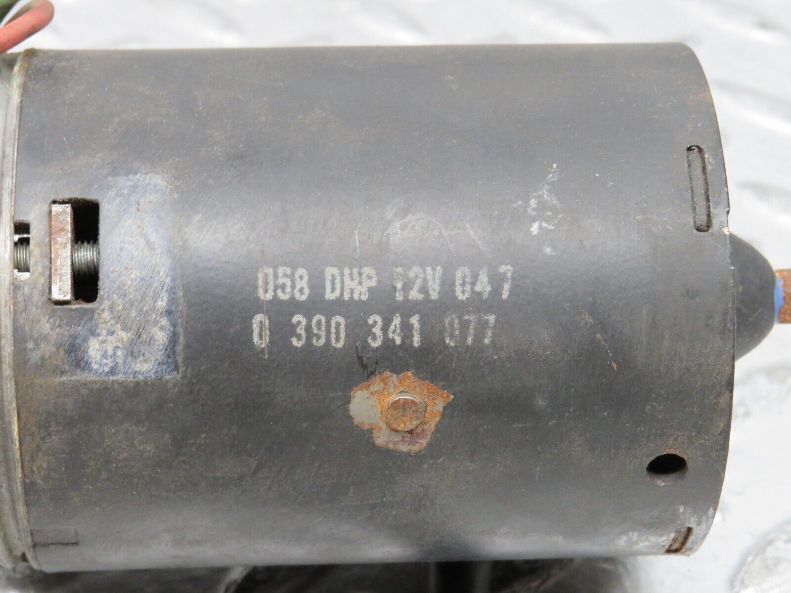 28120 Mercedes-Benz W123 280E Wiper Motor Bosch 0390341077