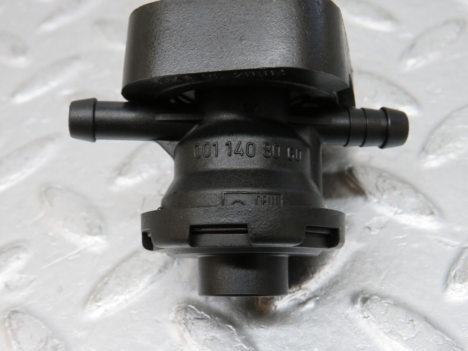 37756 Mercedes-Benz A124 320E Cabriolet Fuel Regeneration Vacuum Valve 0011408060 1201411240