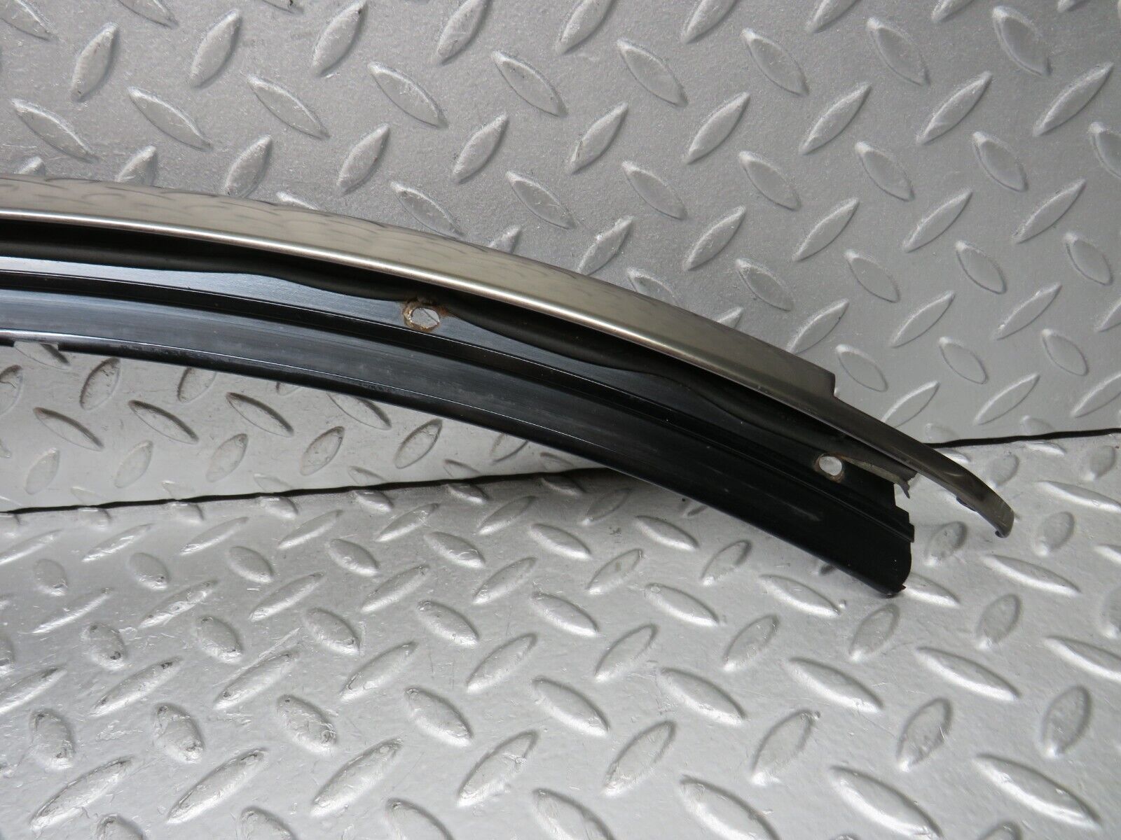 37889 Mercedes-Benz A124 320E Cabriolet Windscreen Top Moulding Trim