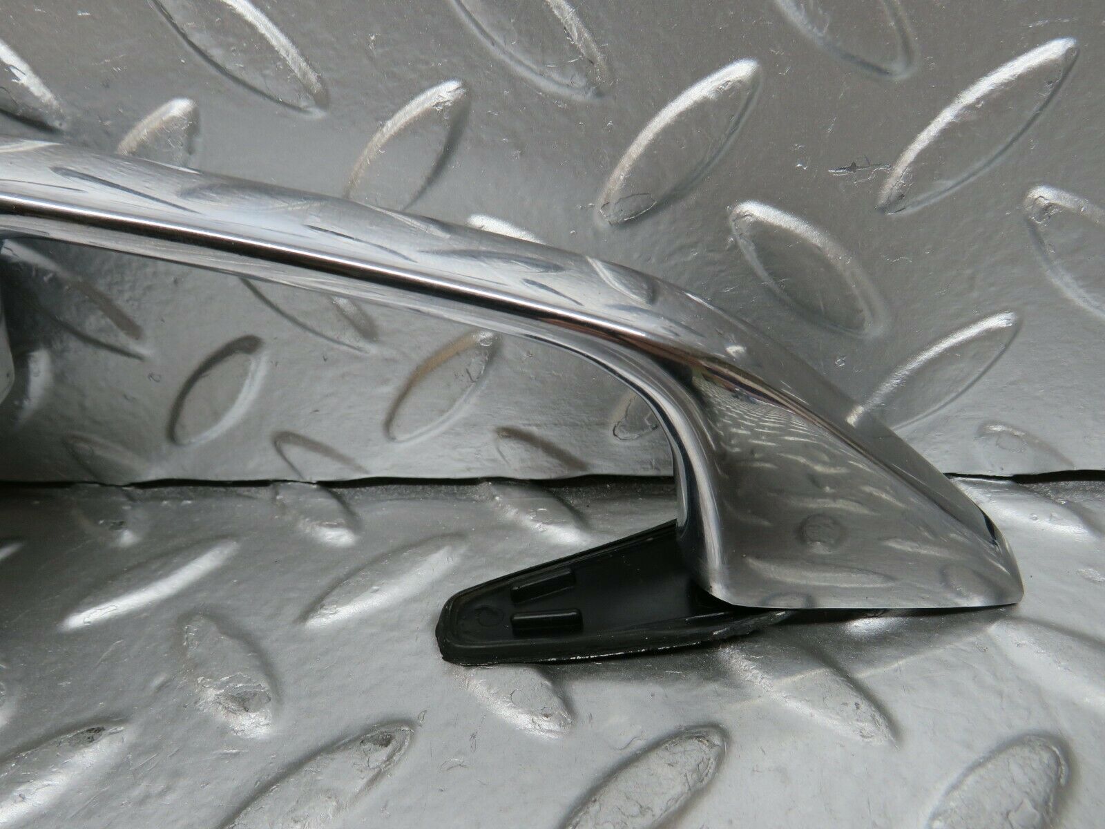 24457 Mercedes-Benz W108 Door Handle Front Right No Key 1087661401