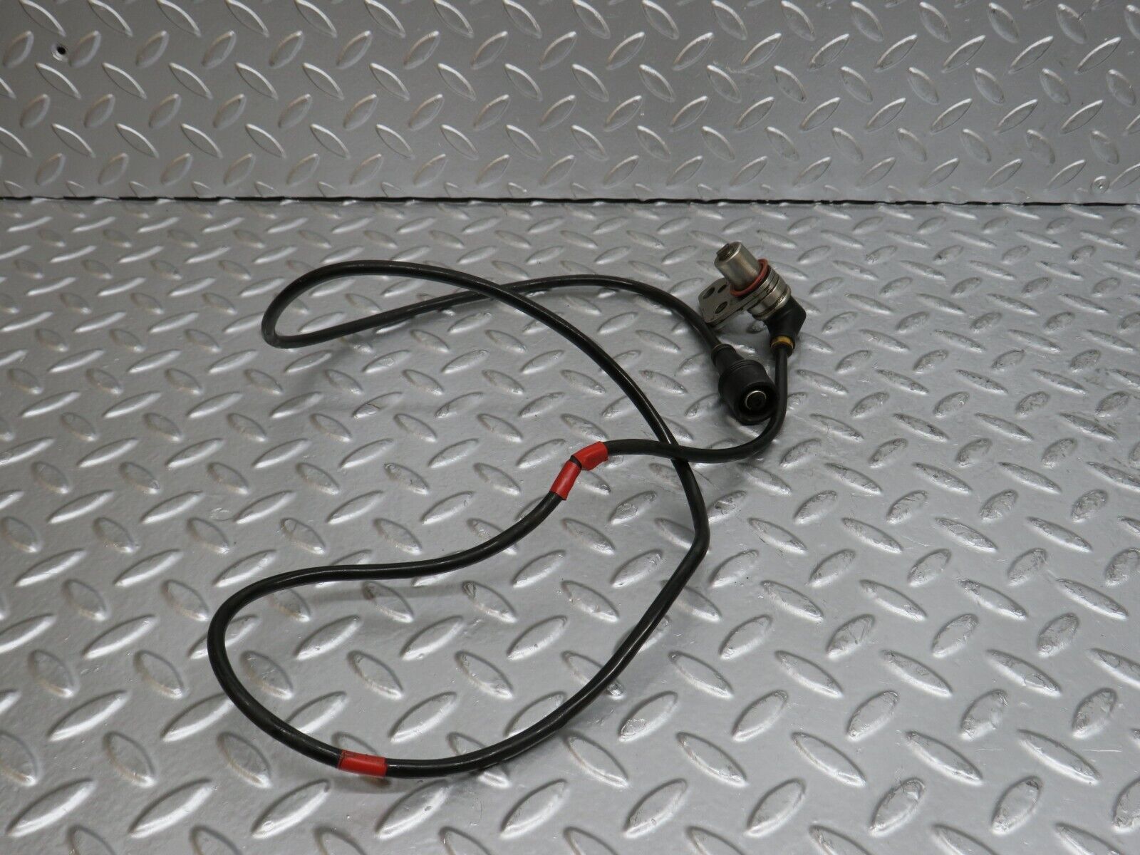 29590 Mercedes-Benz W124 230E ABS Sensor 0265001110