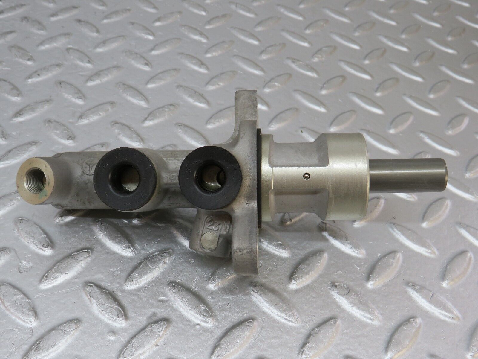 33386 Mercedes-Benz W202 C180 Brake Master Cylinder Lucas