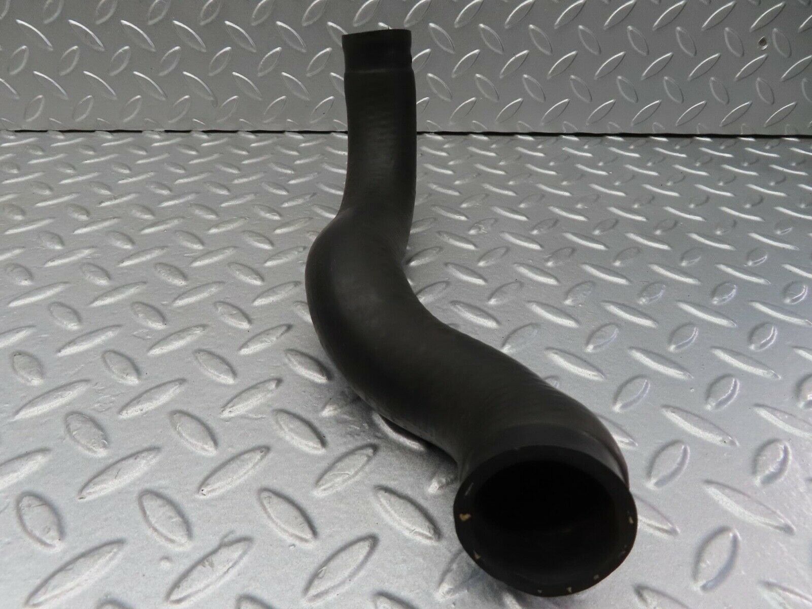 14135 Mercedes-Benz C107 280SLC Radiator Coolant Hose 1075010282