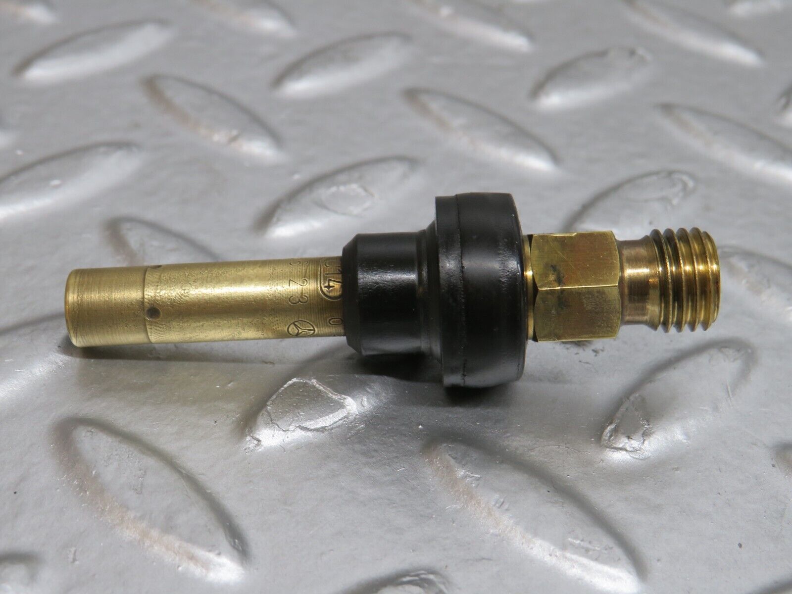 29578 Mercedes-Benz W124 230E Fuel Injector  0437502047 0000785623