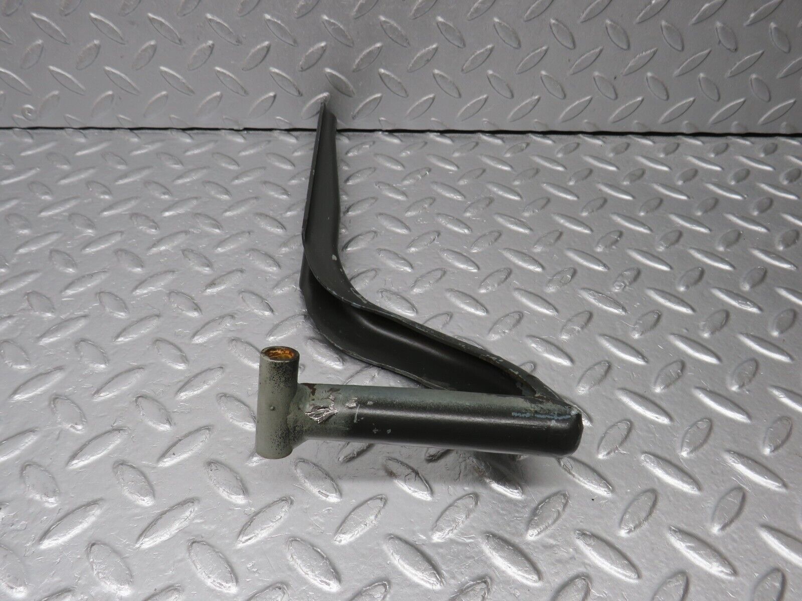 39084 Mercedes-Benz R107 500SL Coupe Soft Top Lid Hinge Right Side