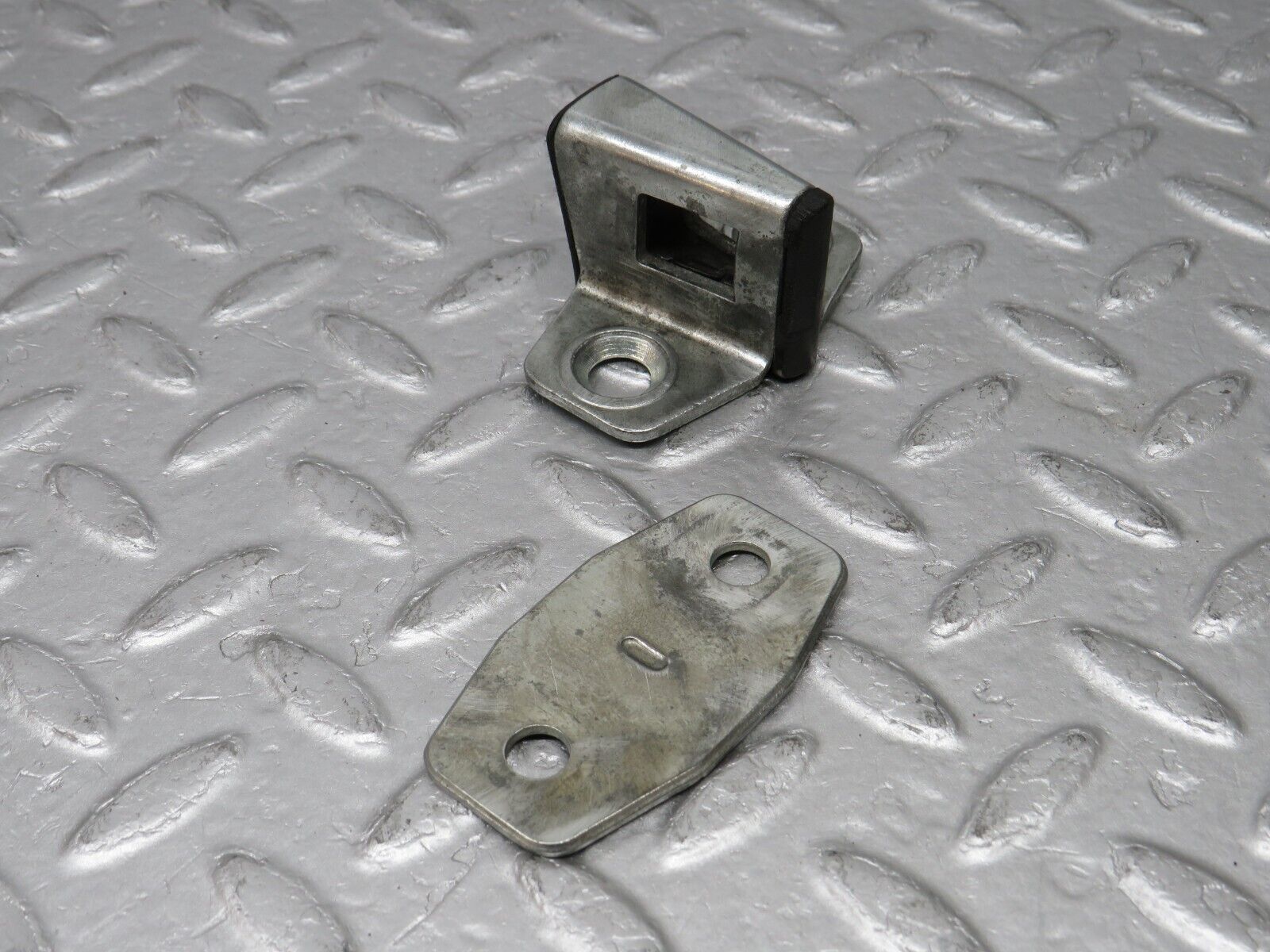 36614 Mercedes-Benz W201 190E 2.0L Door Lock Latch