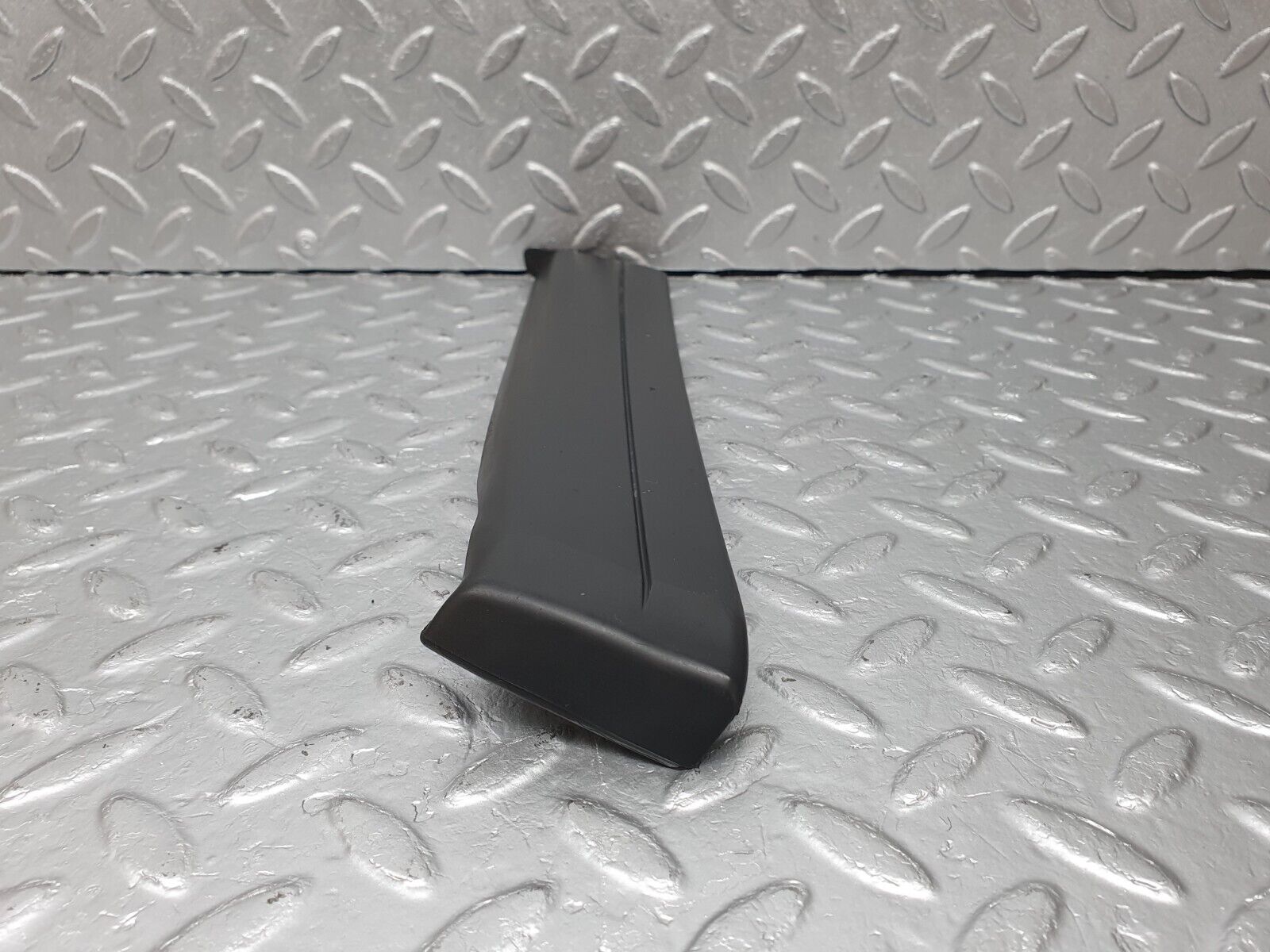 41423 Mercedes-Benz W124 200E Front Right Fender Wing Lower Moulding Trim