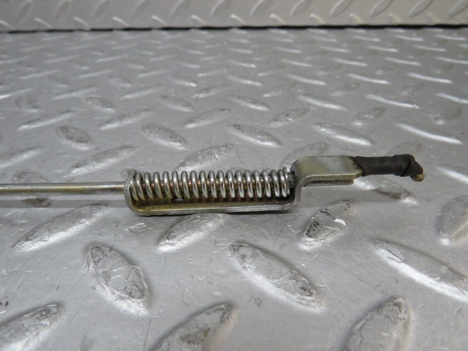 37296 Mercedes-Benz W109 300SEL Door Lock Control Bar