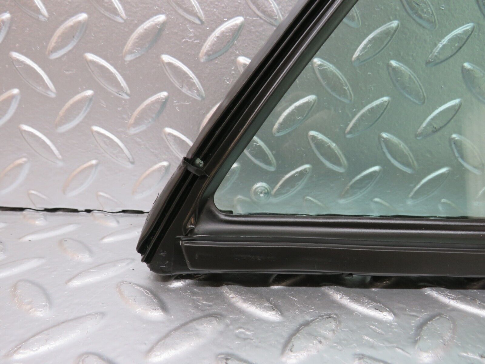 25647 Mercedes-Benz W124 280E Rear Left Quarter Window Glass 1247350524