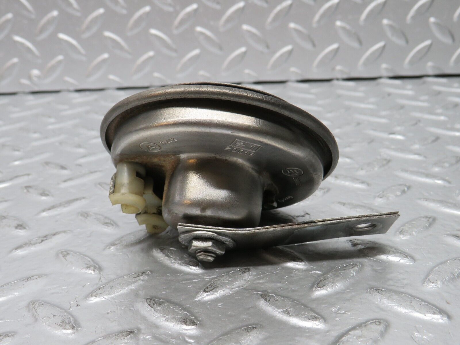 30871 Mercedes-Benz W201 190E 2.0L Horn Bosch 20016