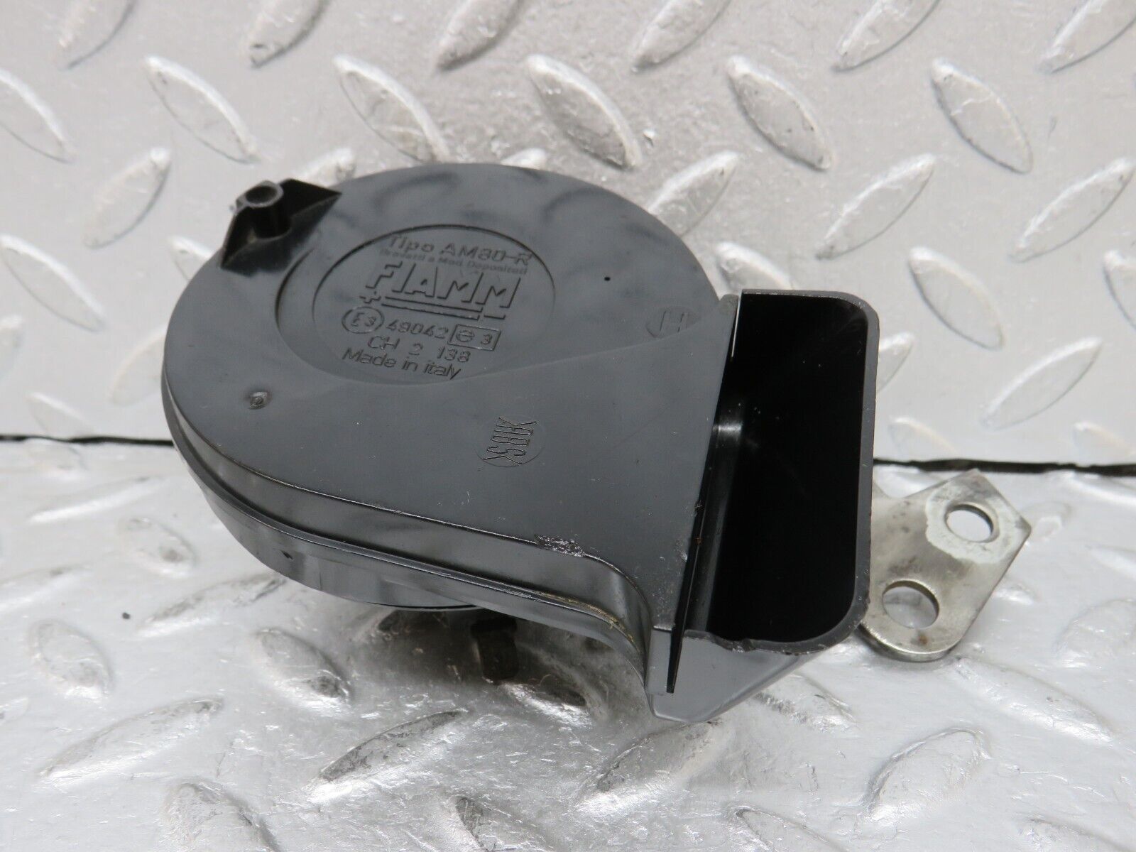 37810 Mercedes-Benz A124 320E Cabriolet Horn Fiamm Pair AM80-R