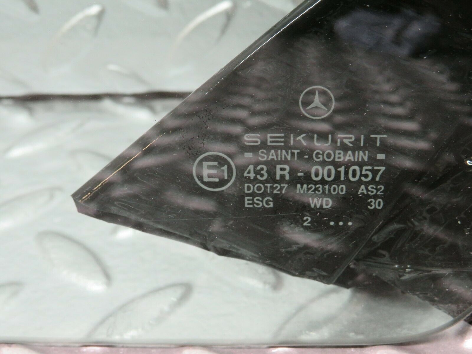 24442 Mercedes-Benz S124 220TE Wagon Quarter Trunk Side Glass