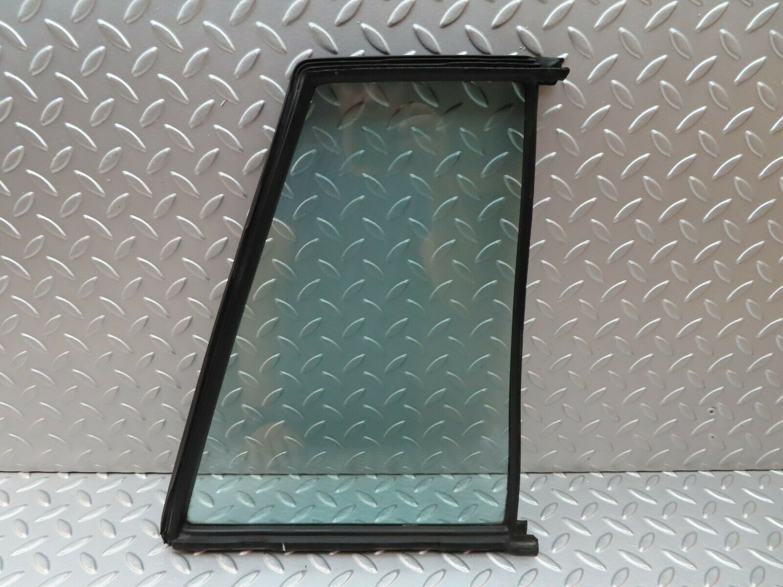 4058 Mercedes-Benz S123 200T Wagon Rear Left Door Glass