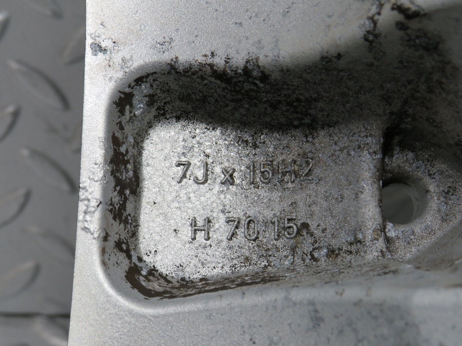 38190 Mercedes-Benz A124 Alloy Wheel 7Jx15H2 ET37 KBA44301