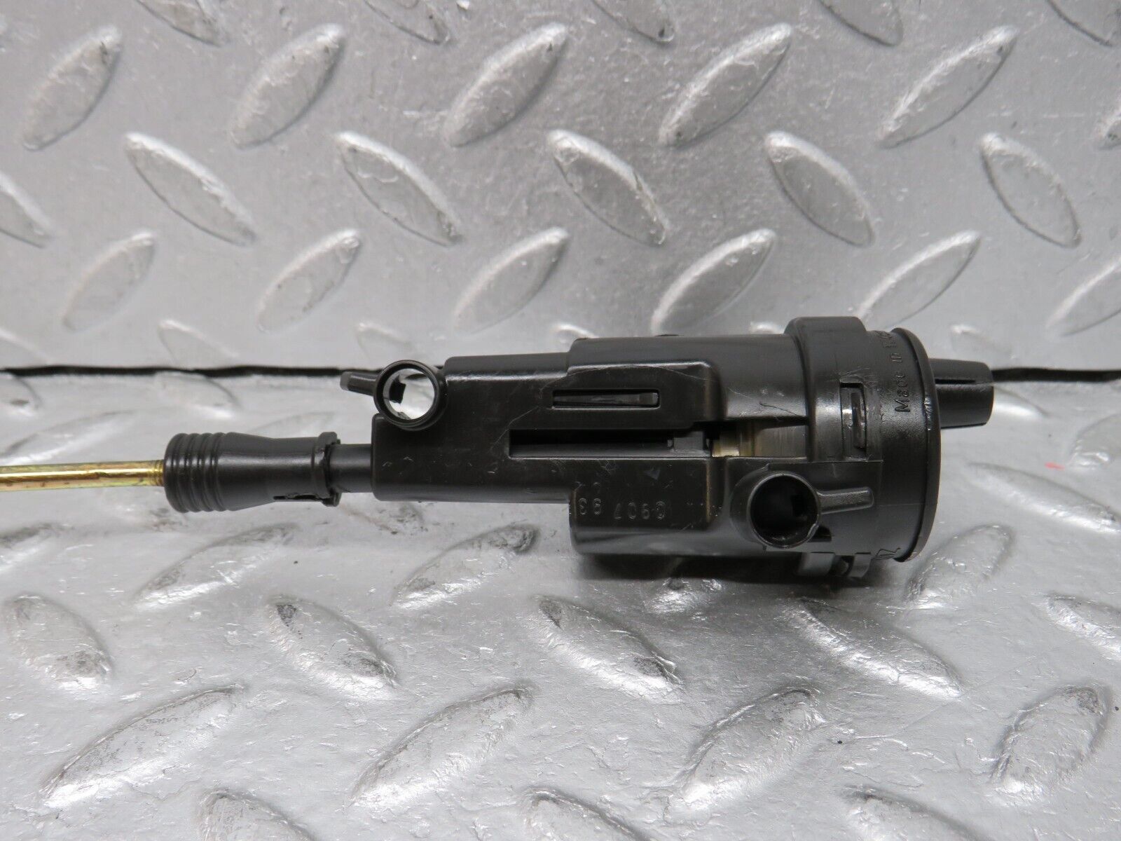 37773 Mercedes-Benz A124 320E Cabriolet Trunk Lock Vacuum Actuator