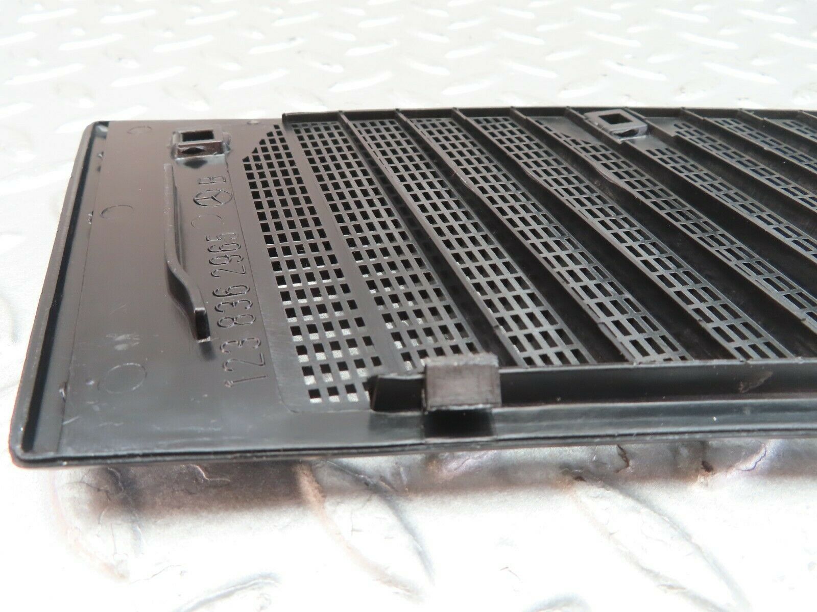 9578 Mercedes-Benz C123 280CE Coupe Air Intake Grill Left Side 1238362965