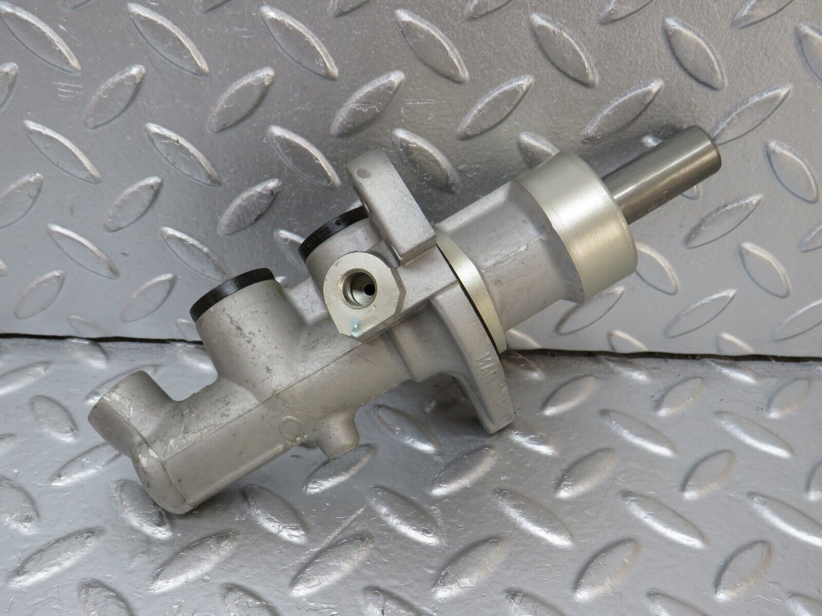 33386 Mercedes-Benz W202 C180 Brake Master Cylinder Lucas