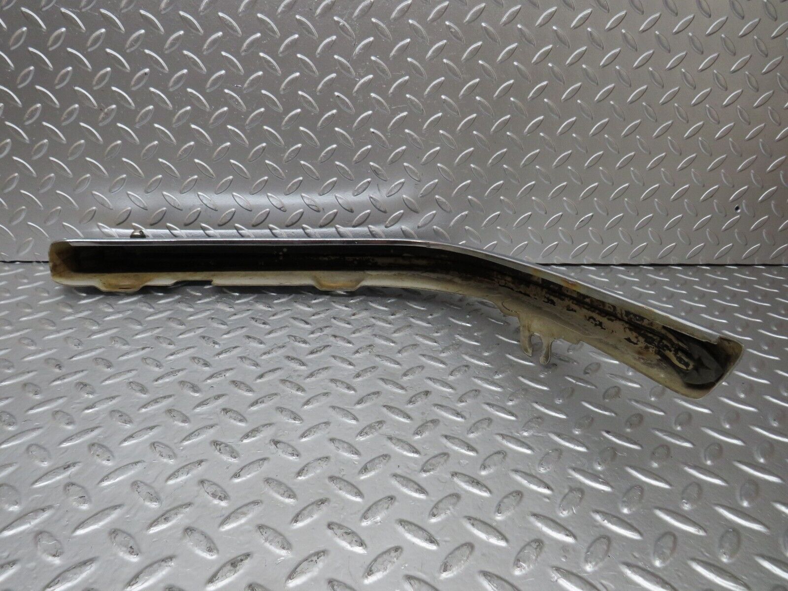 26362 Mercedes-Benz W116 450SE Front Right Upper Bumper Corner