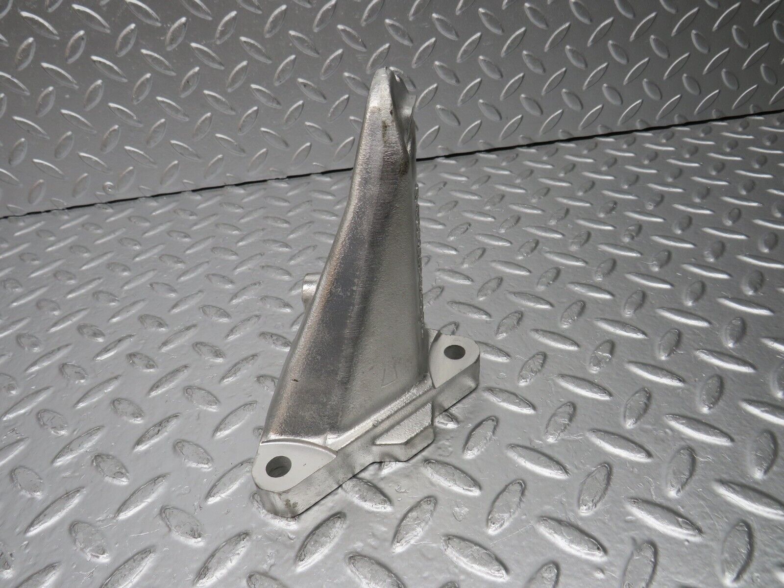 30731 Mercedes-Benz W201 190E 2.0L Engine Mount Bracket Right Side 1022234204