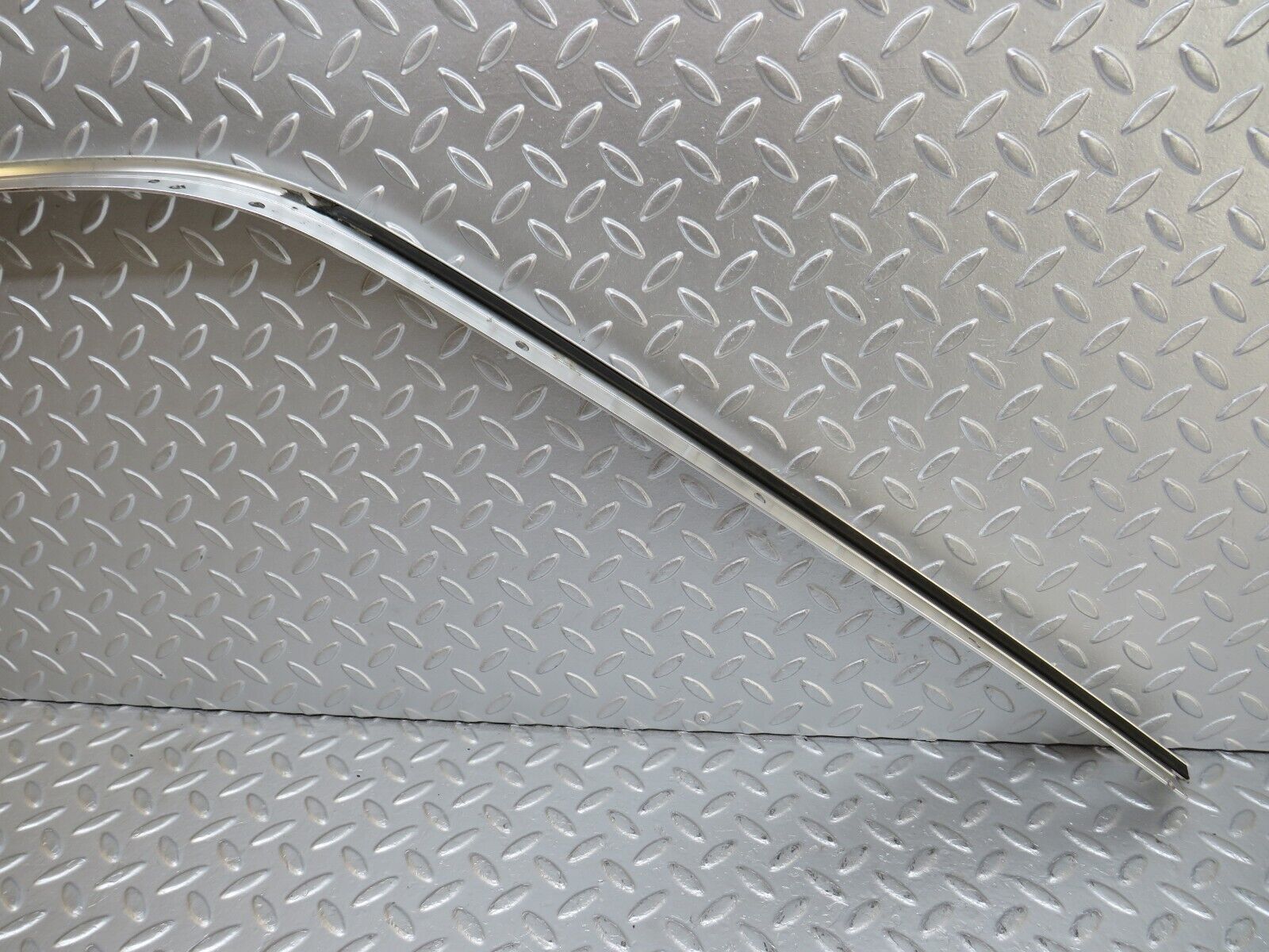 34457 Mercedes-Benz C126 380SEC Coupe Roof Chrome Trim Left Side