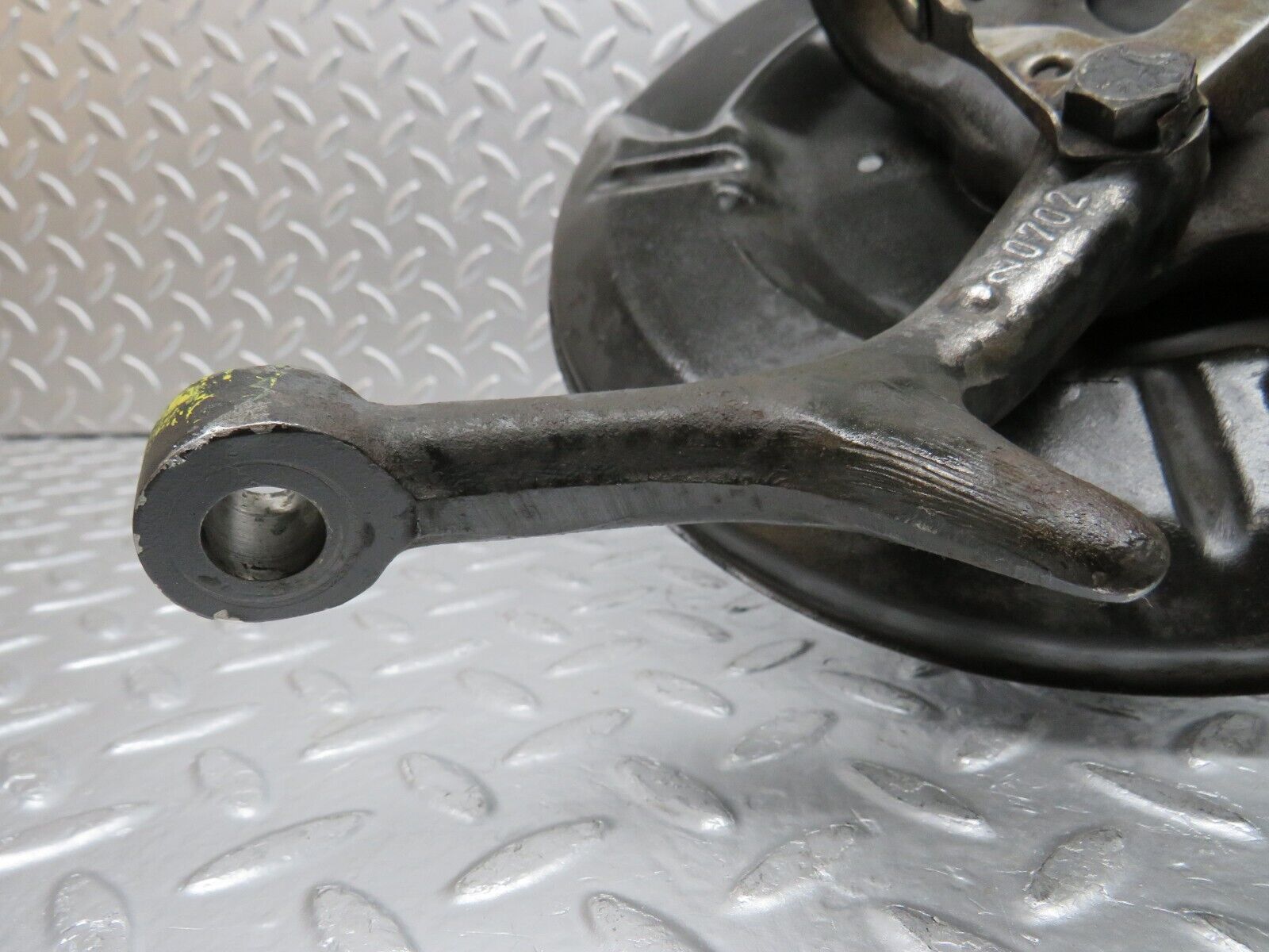 0849 Mercedes-Benz C107 350SLC Coupe Wheel Hub Front Left