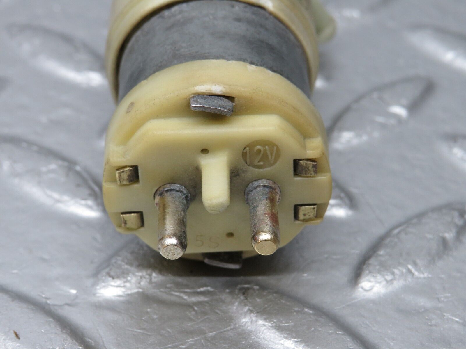 39117 Mercedes-Benz R107 500SL Windscreen Washer Pump 1238690021