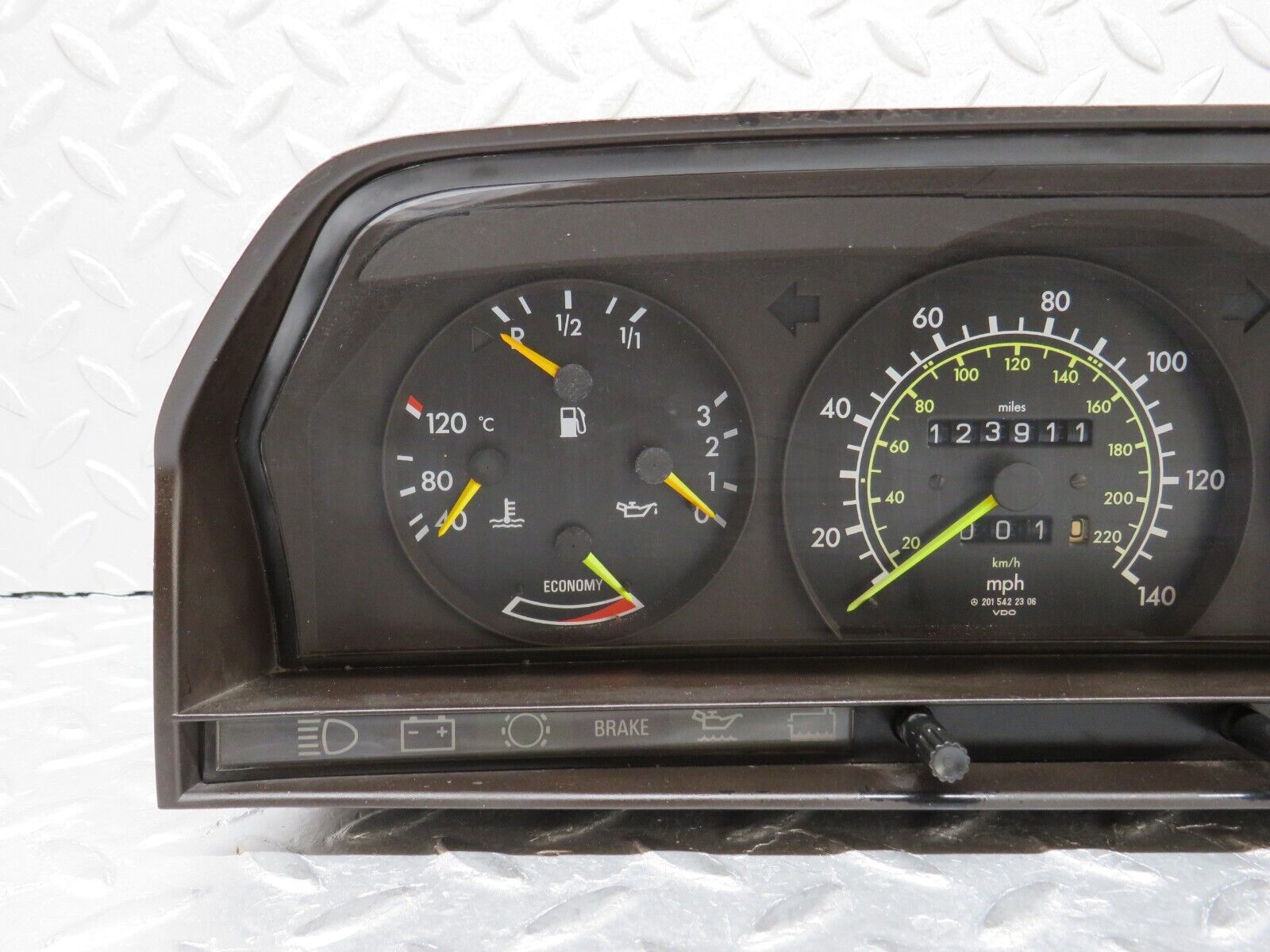 36528 Mercedes-Benz W201 190E 2.0L Instrument Cluster 2015438321 2015422306