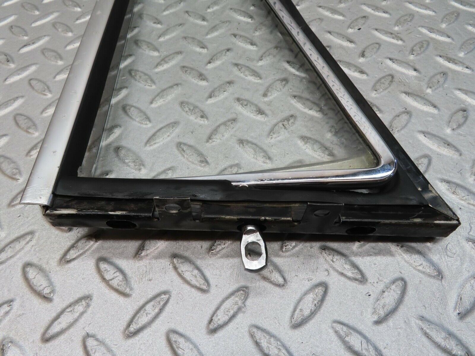 12650 Mercedes-Benz W111 220SE Front Left Quarter Window Glass