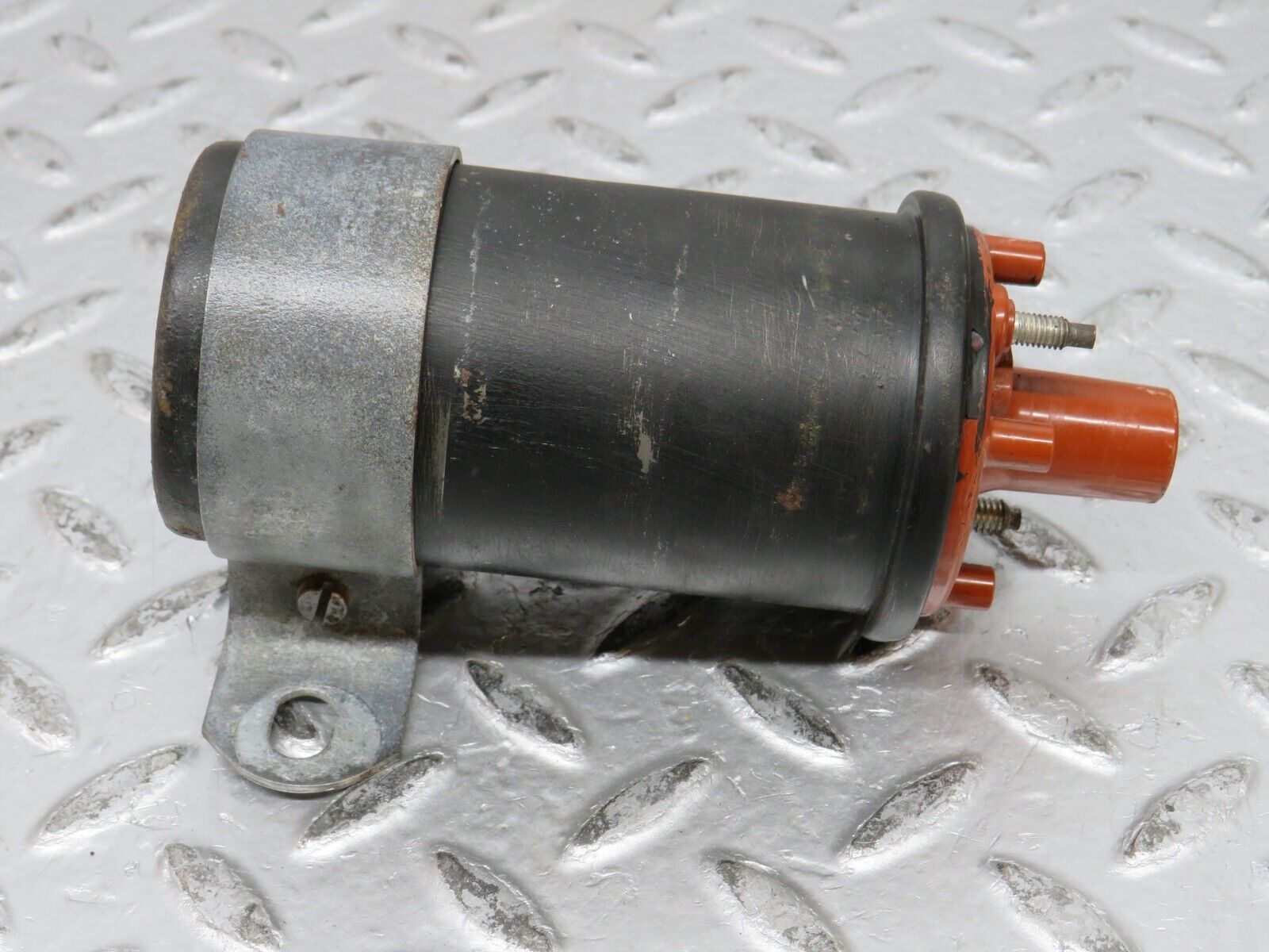 32138 Mercedes-Benz W123 230E Ignition Coil Bosch 0001584003 0221118307