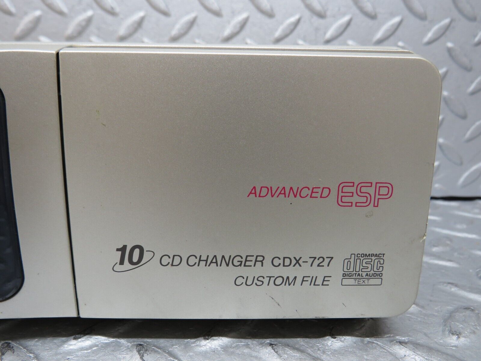 36502 Mercedes-Benz W201 190E 2.0L Disc Changer SONY CDX-727