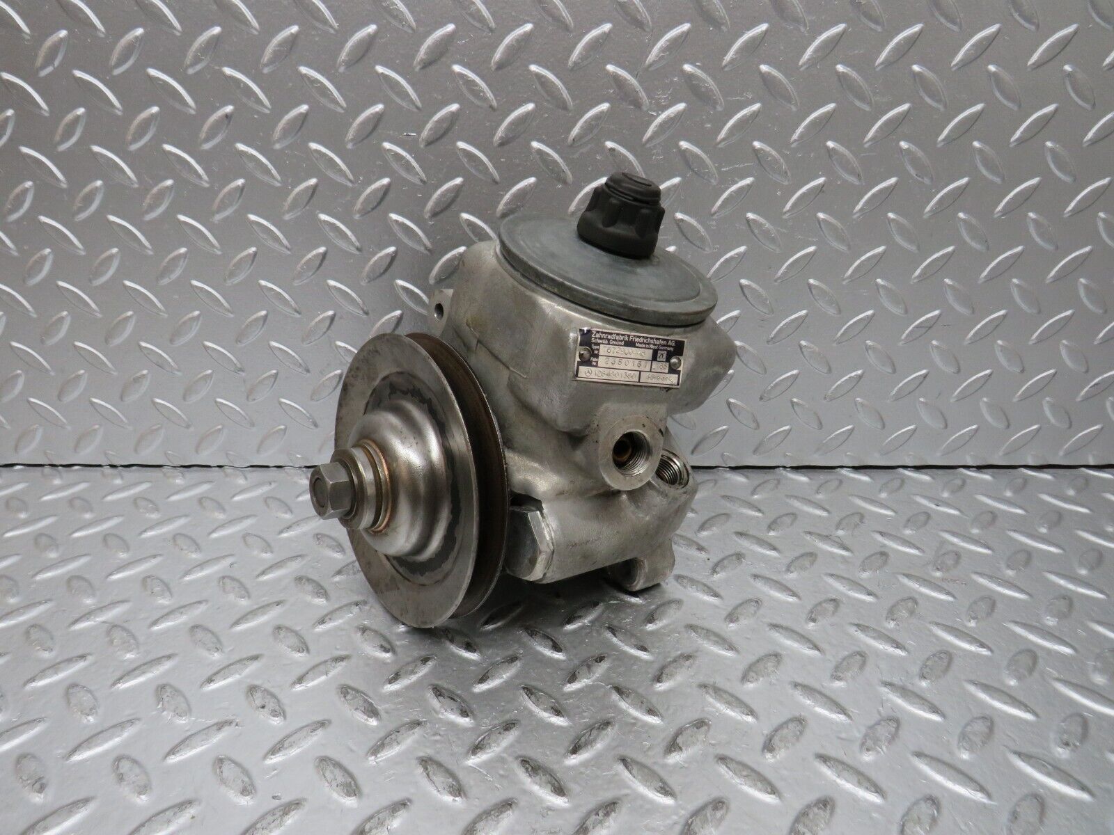 27186 Mercedes-Benz W123 280E Power Steering Pump 1264601380