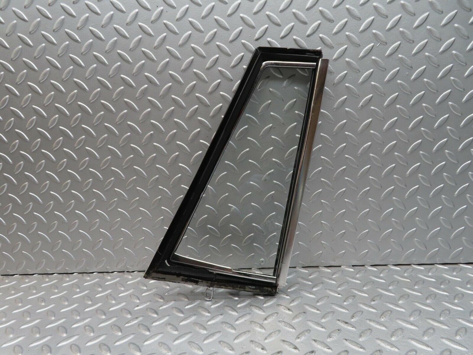 12650 Mercedes-Benz W111 220SE Front Left Quarter Window Glass