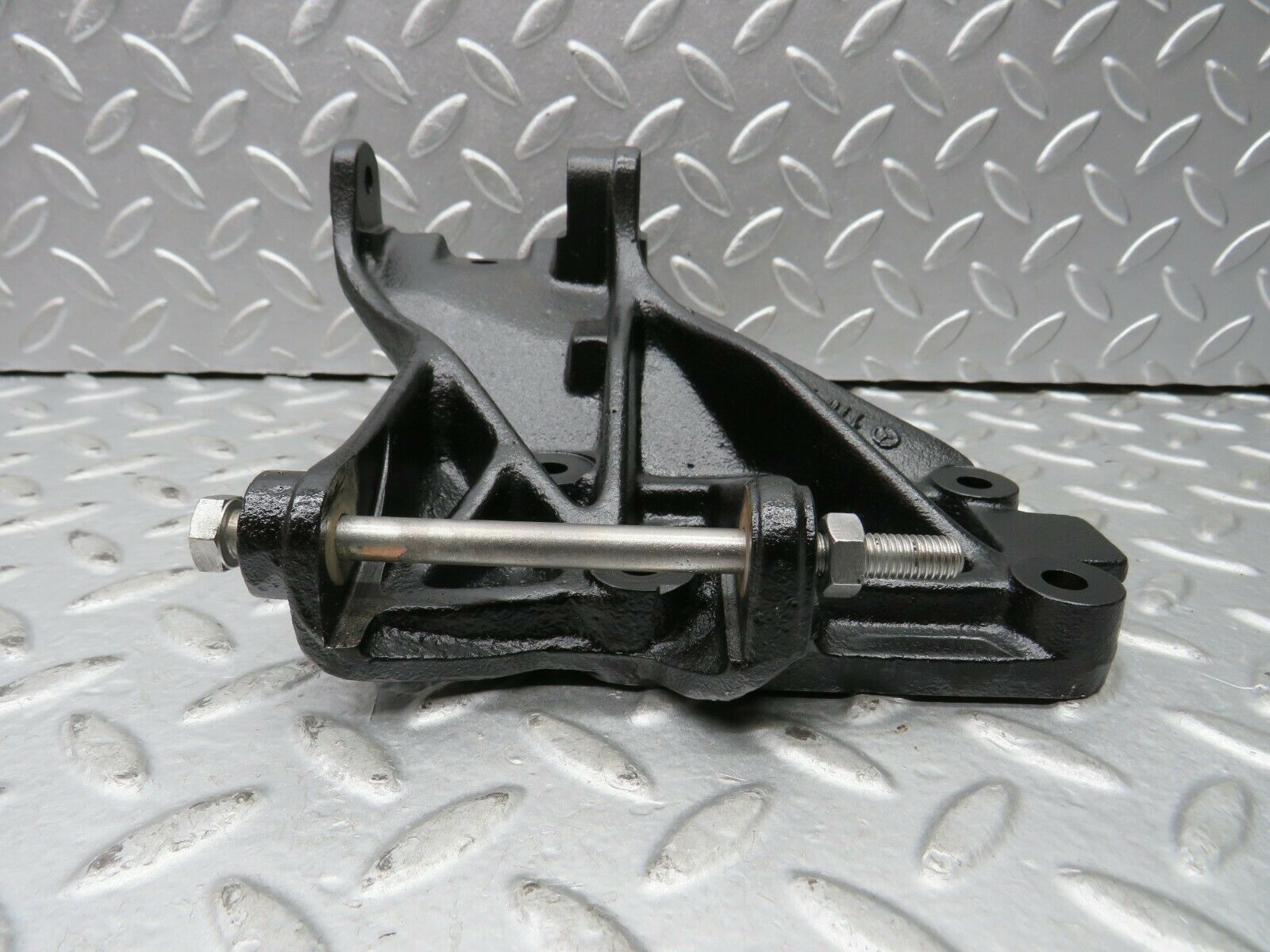 22152 Mercedes-Benz S123 280TE Alternator Generator Bracket 1101550735