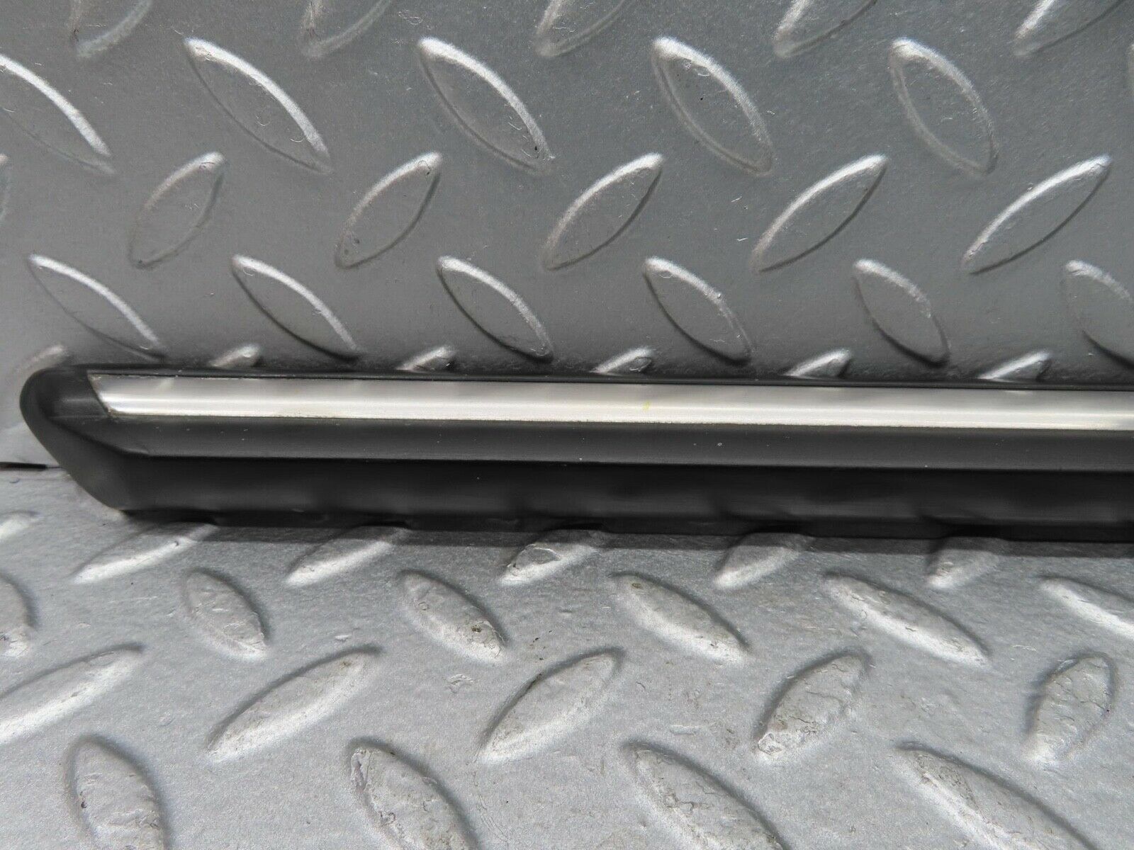 14493 Mercedes-Benz W116 350SE Front Left Fender Centre Moulding Trim