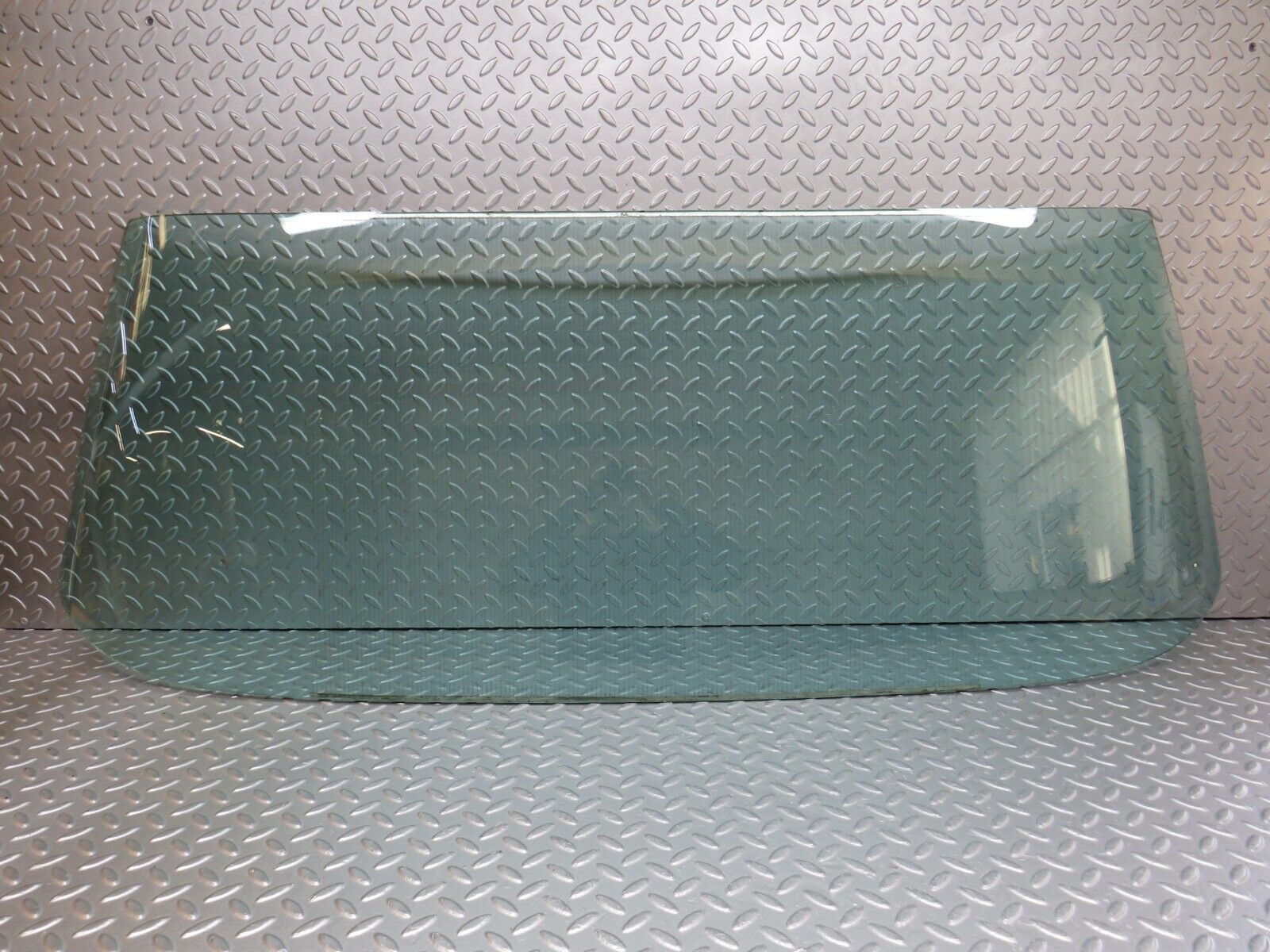 37522 Mercedes-Benz W109 300SEL Rear Heated Windscreen