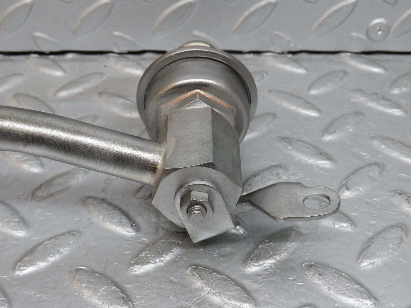 38116 Mercedes-Benz A124 320E Cabriolet EGR Valve Pipe 0001407860