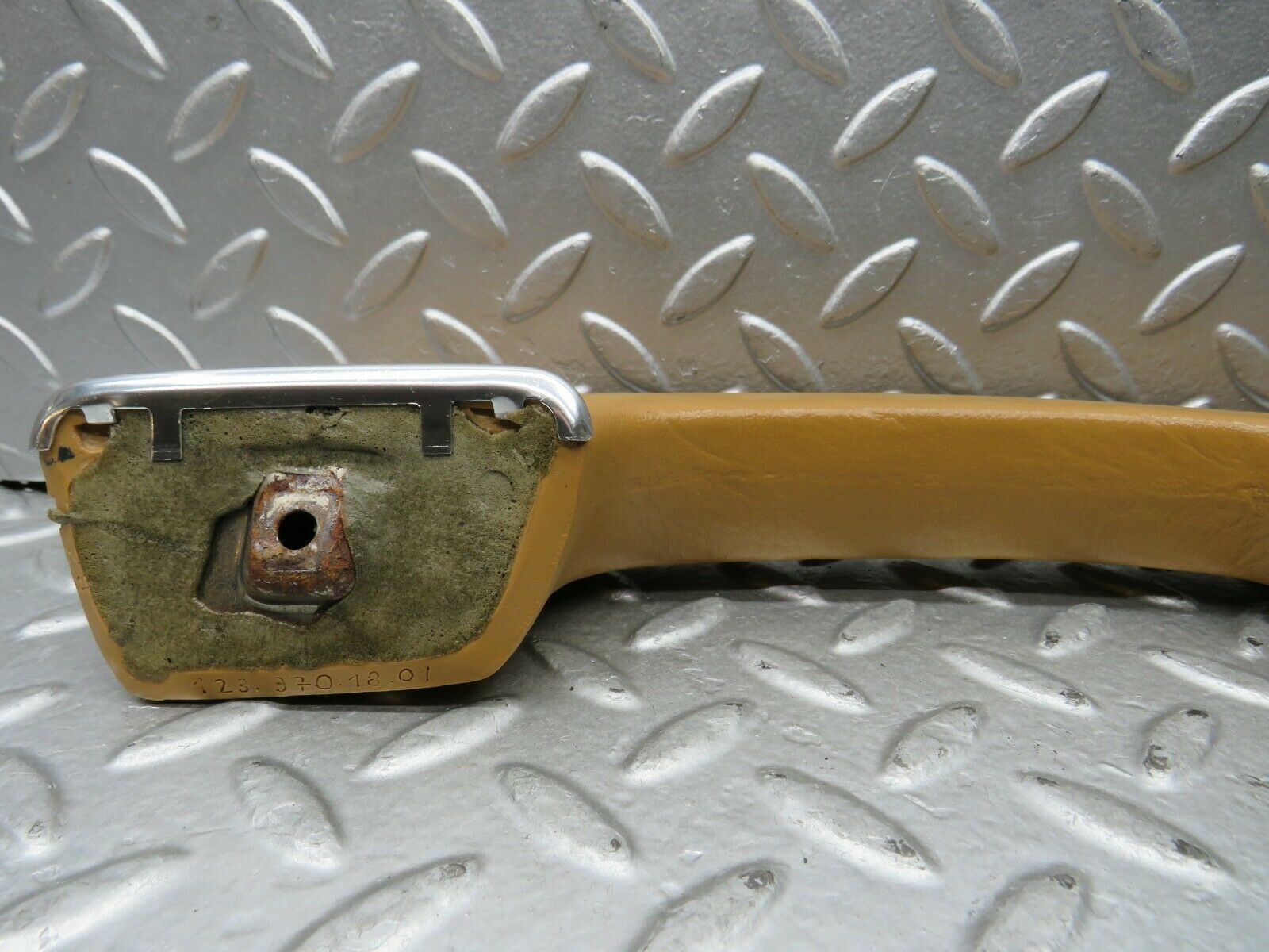 21966 Mercedes-Benz S123 280TE Rear Right Door Handle Palomino 1239701801