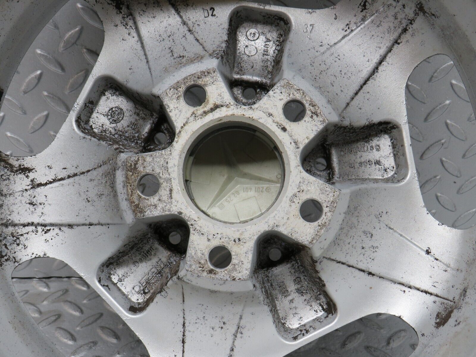 38189 Mercedes-Benz A124 Alloy Wheel 7Jx15H2 ET37 KBA44301