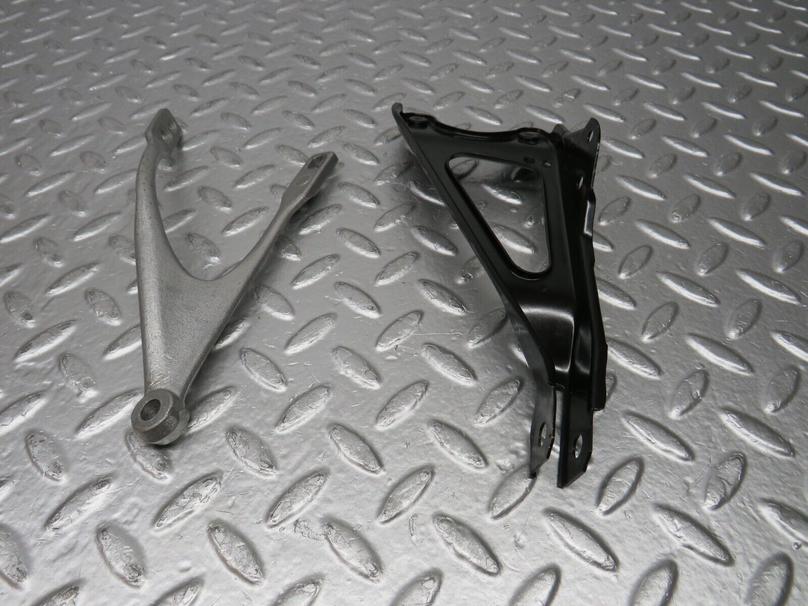 30724 Mercedes-Benz W201 190E 2.0L Steering Column Bracket