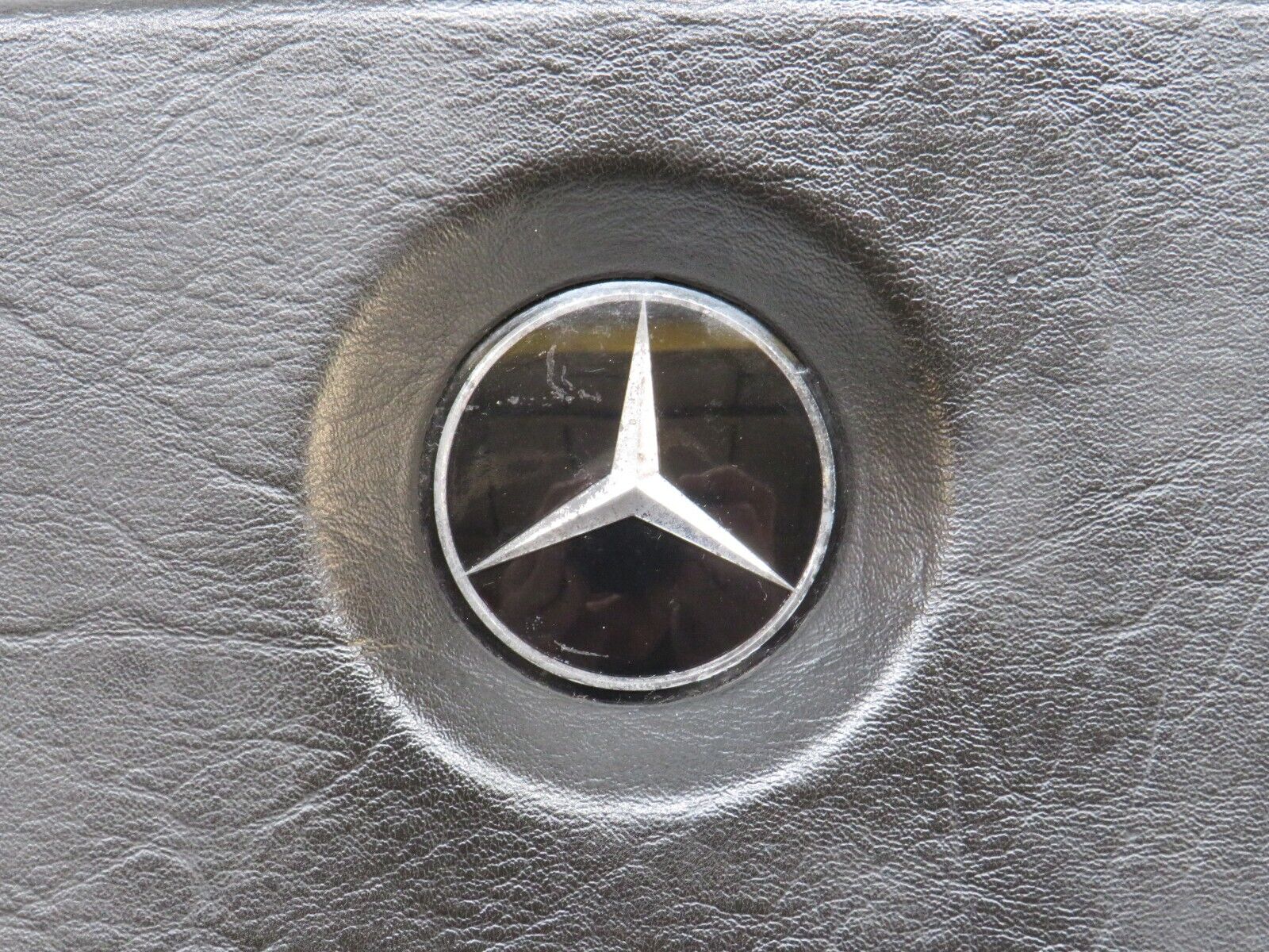 40563 Mercedes-Benz W123 300D Steering Wheel Centre Horn Pad