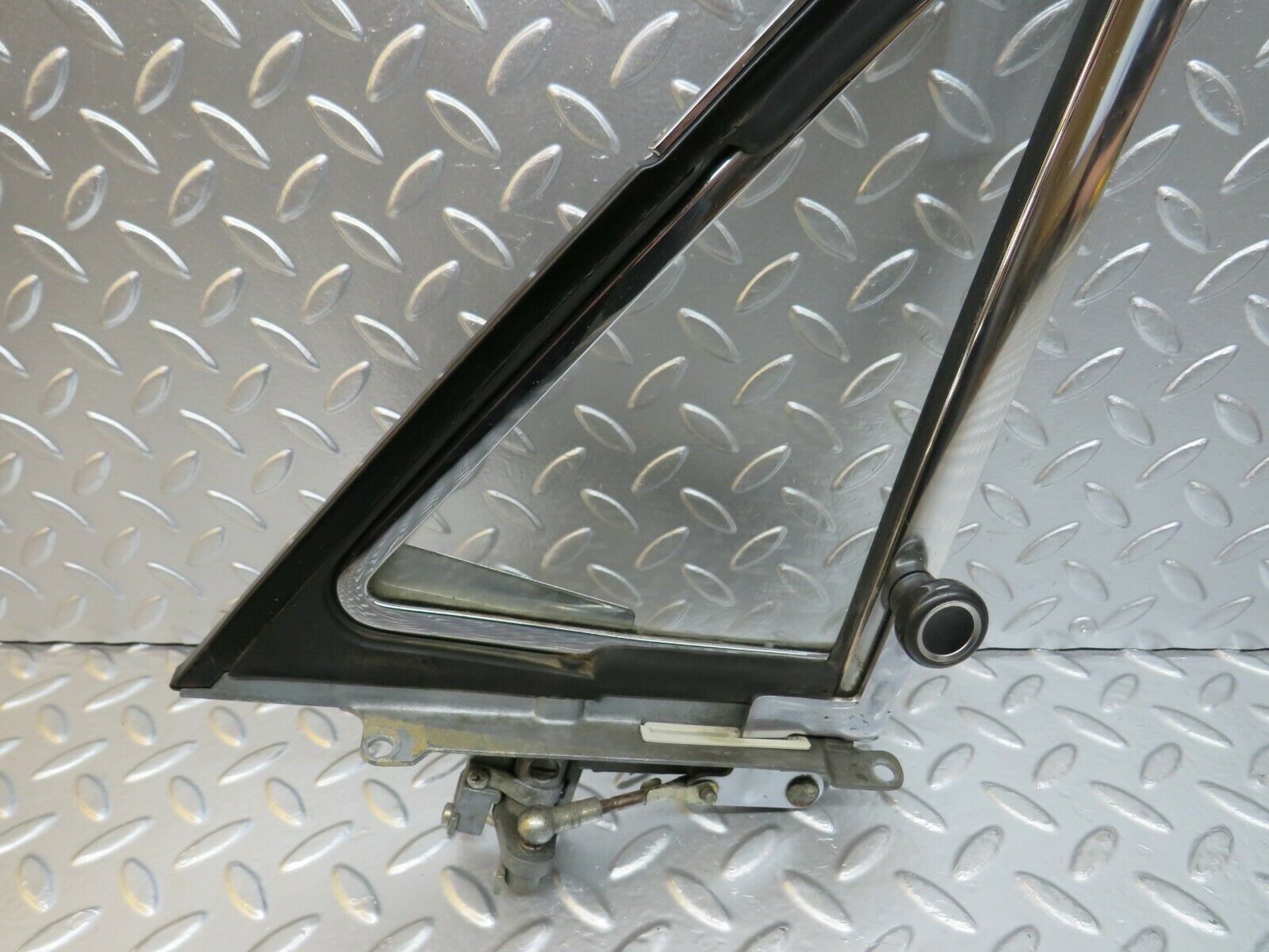 24585 Mercedes-Benz W108 Front Right Quarter Window